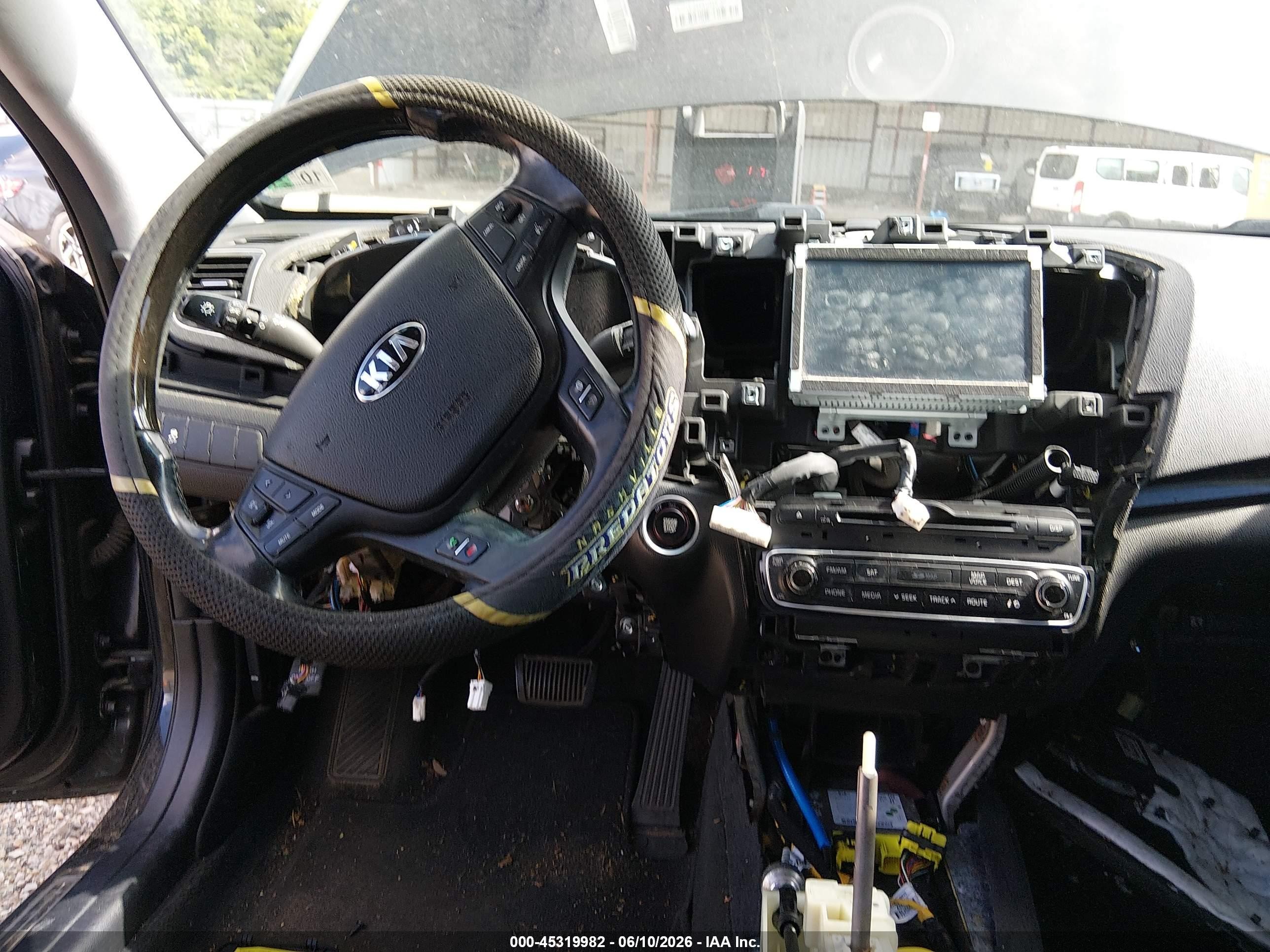 2015 Kia Cadenza Premium Black vin: KNALN4D71F5171801