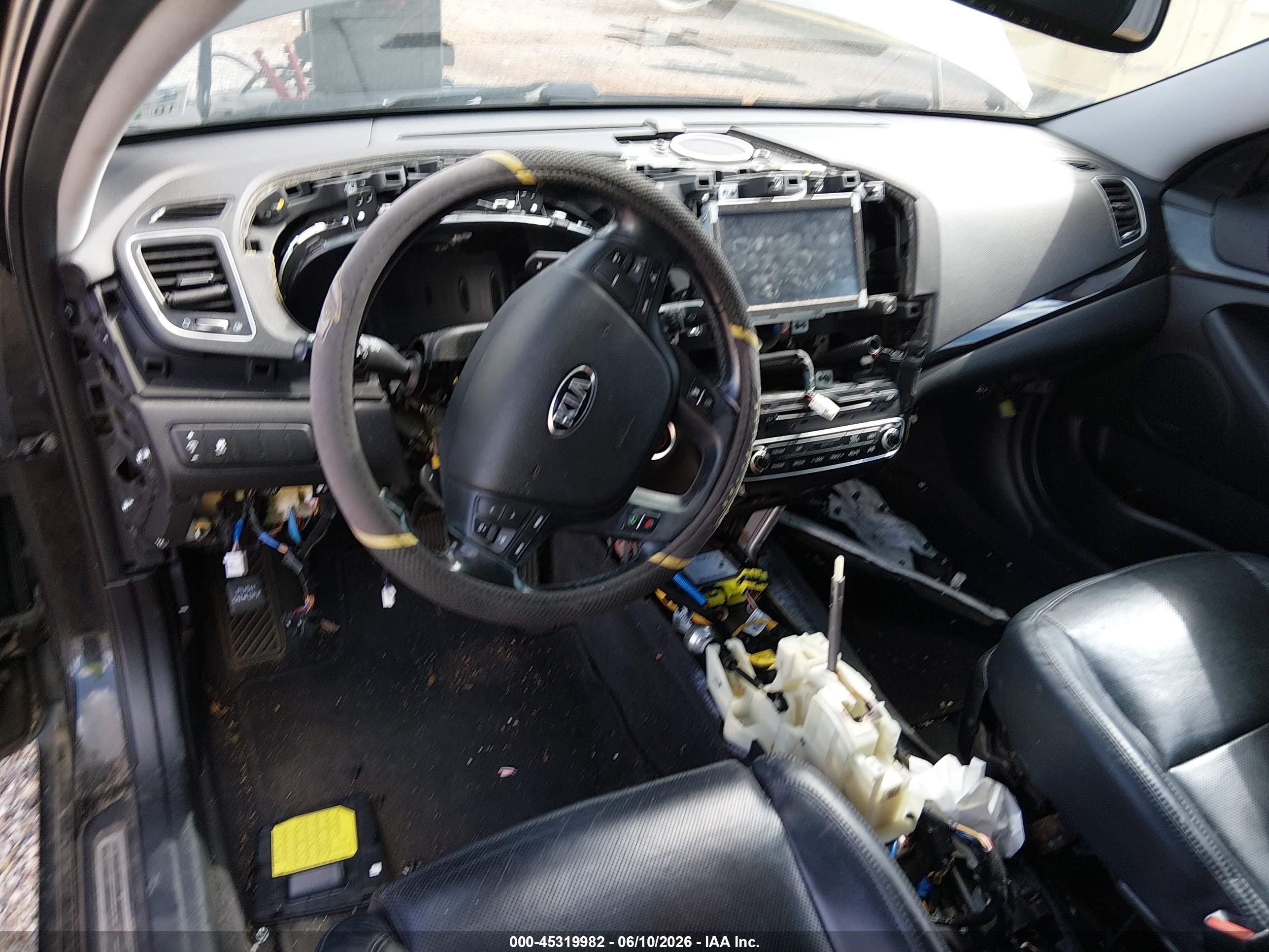 2015 Kia Cadenza Premium Black vin: KNALN4D71F5171801