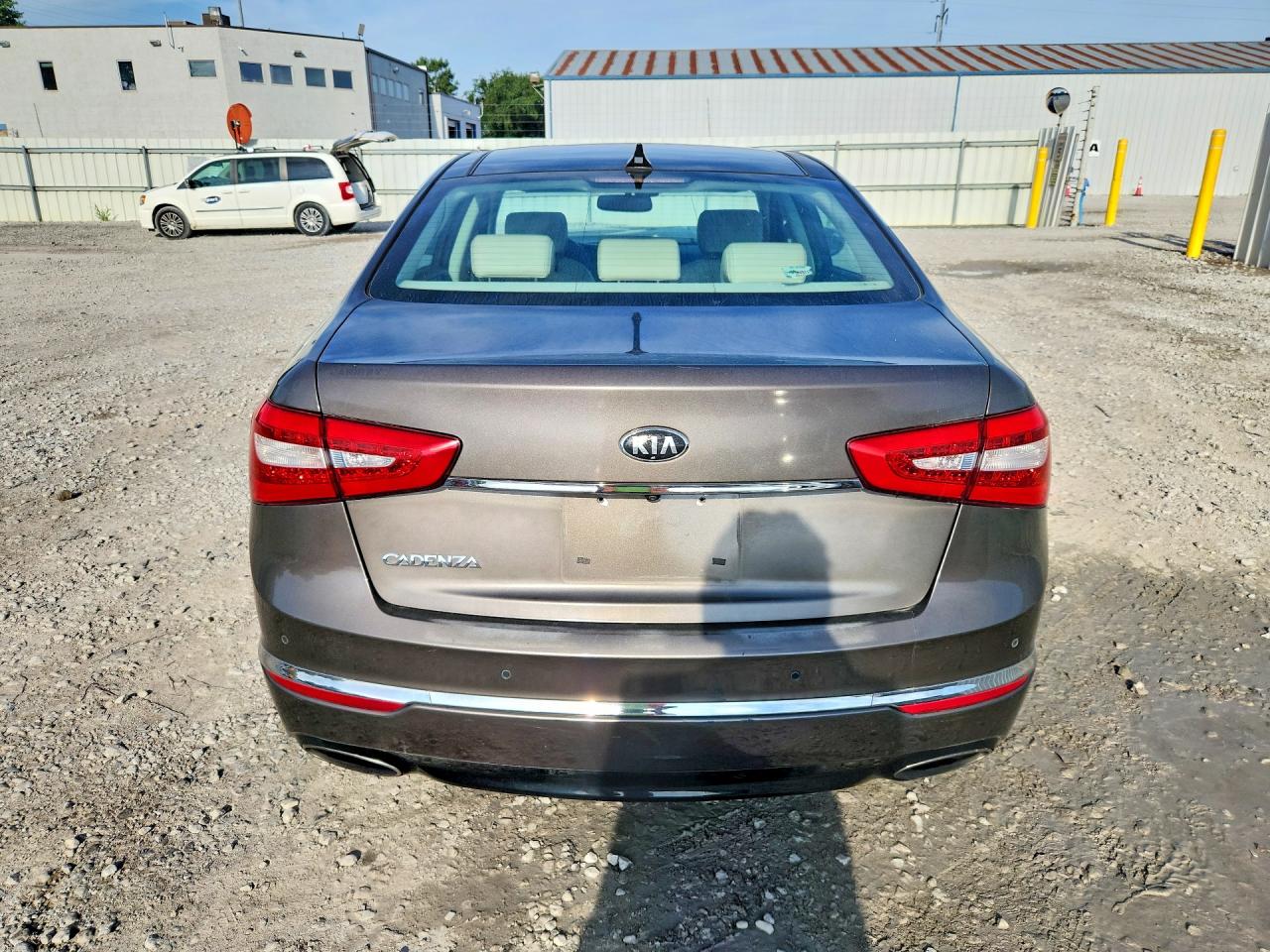2015 Kia Cadenza Premium Brown vin: KNALN4D71F5173872