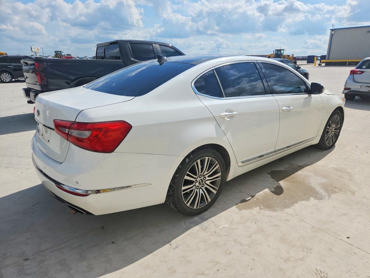 2015 Kia Cadenza Premium White vin: KNALN4D71F5185620