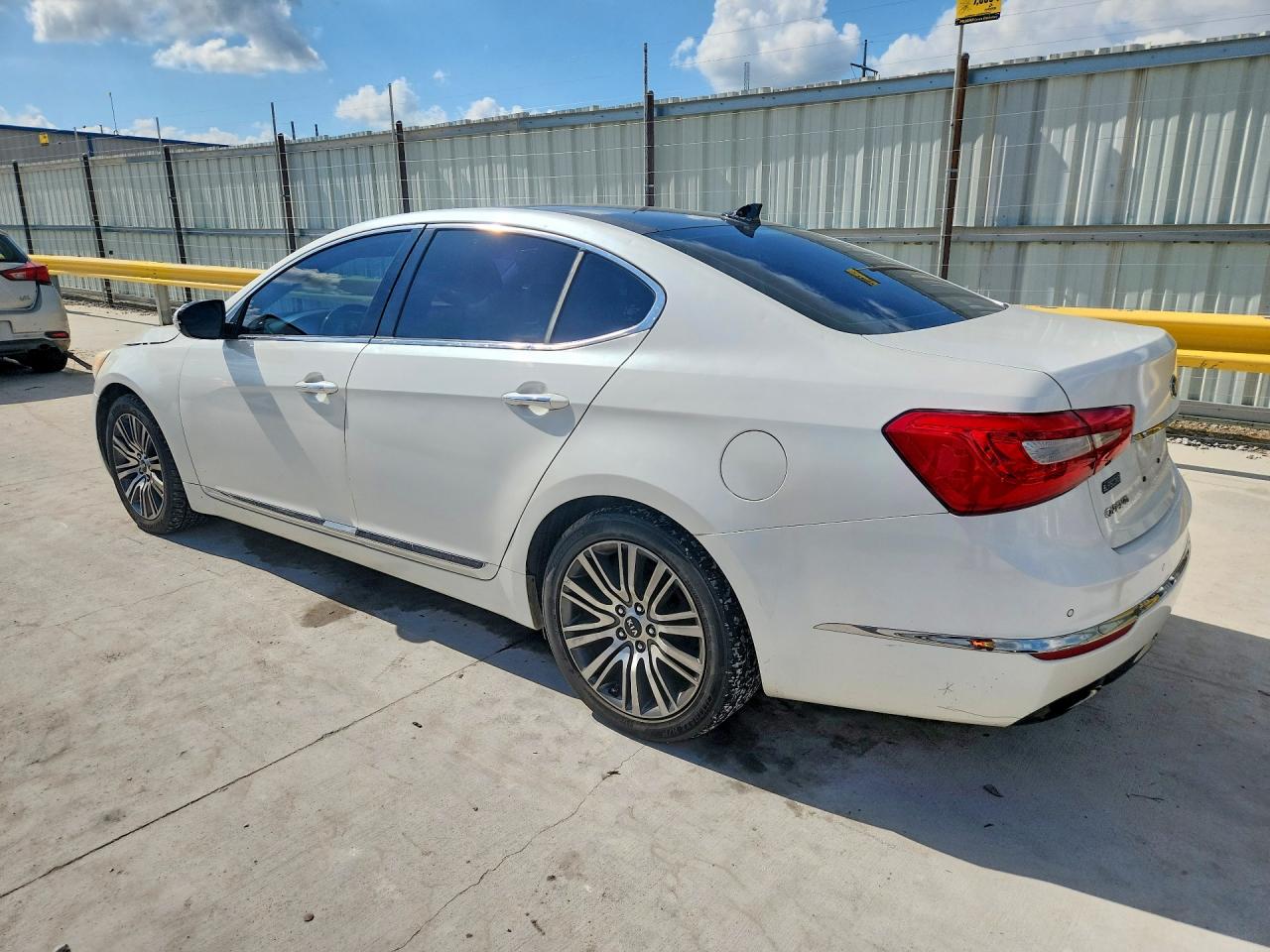 2015 Kia Cadenza Premium White vin: KNALN4D71F5185620