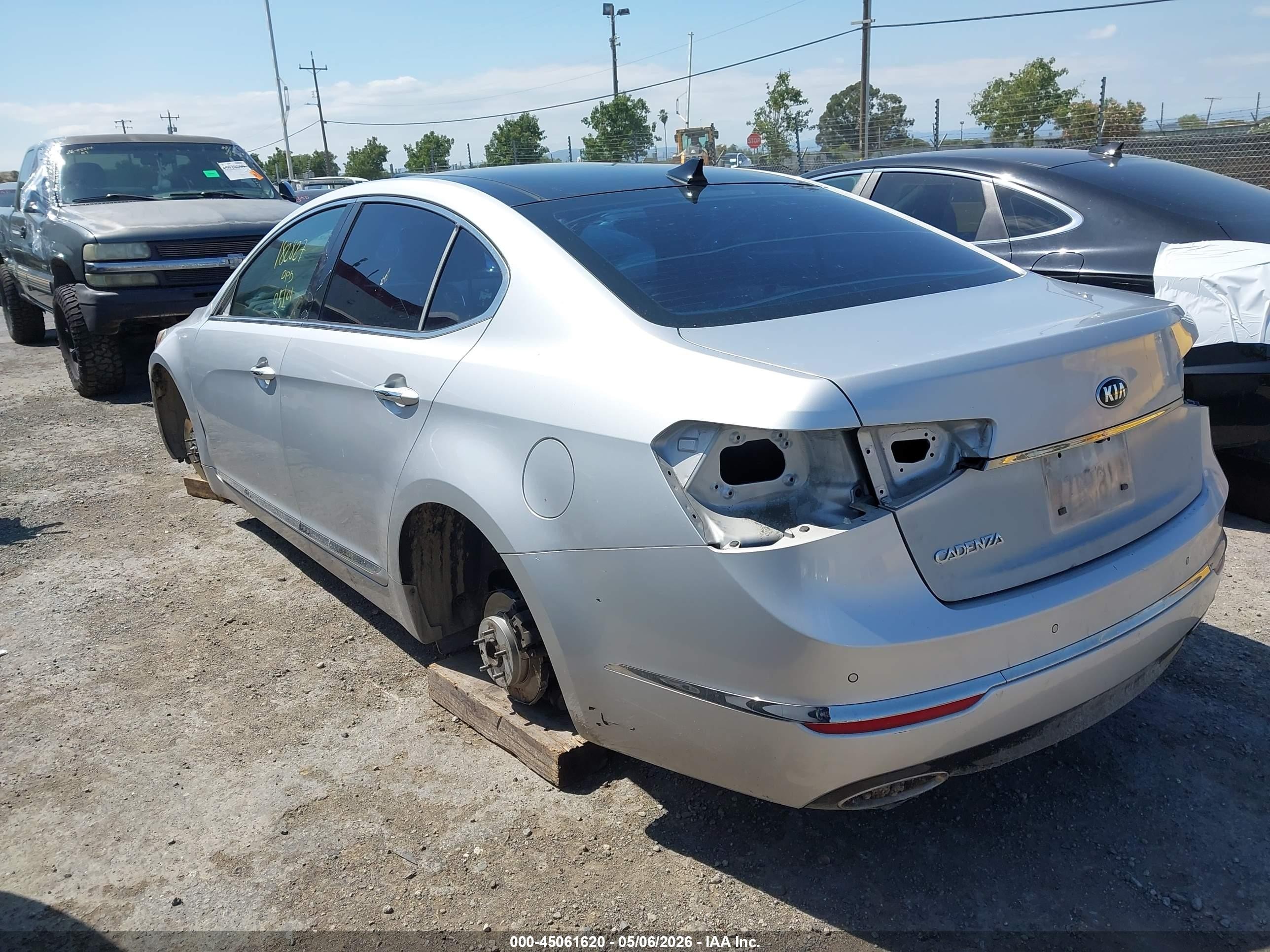 2016 Kia Cadenza Premium Серебряный vin: KNALN4D71G5206127