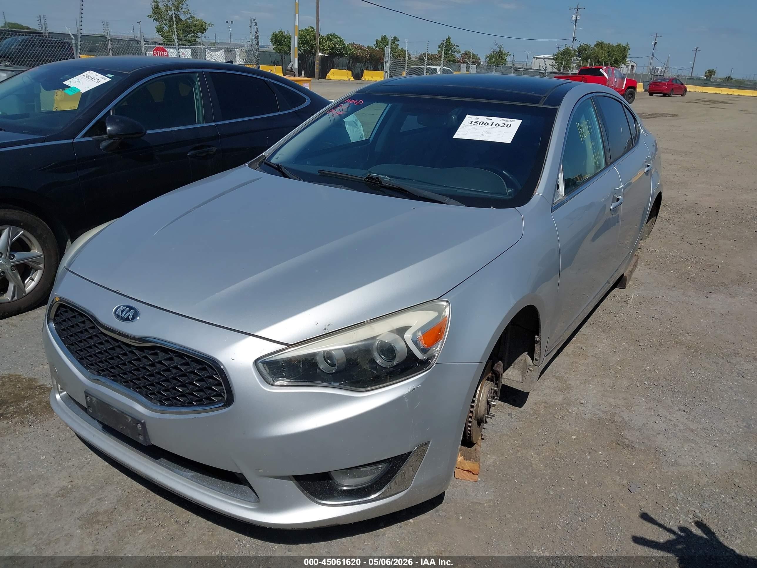 2016 Kia Cadenza Premium Серебряный vin: KNALN4D71G5206127