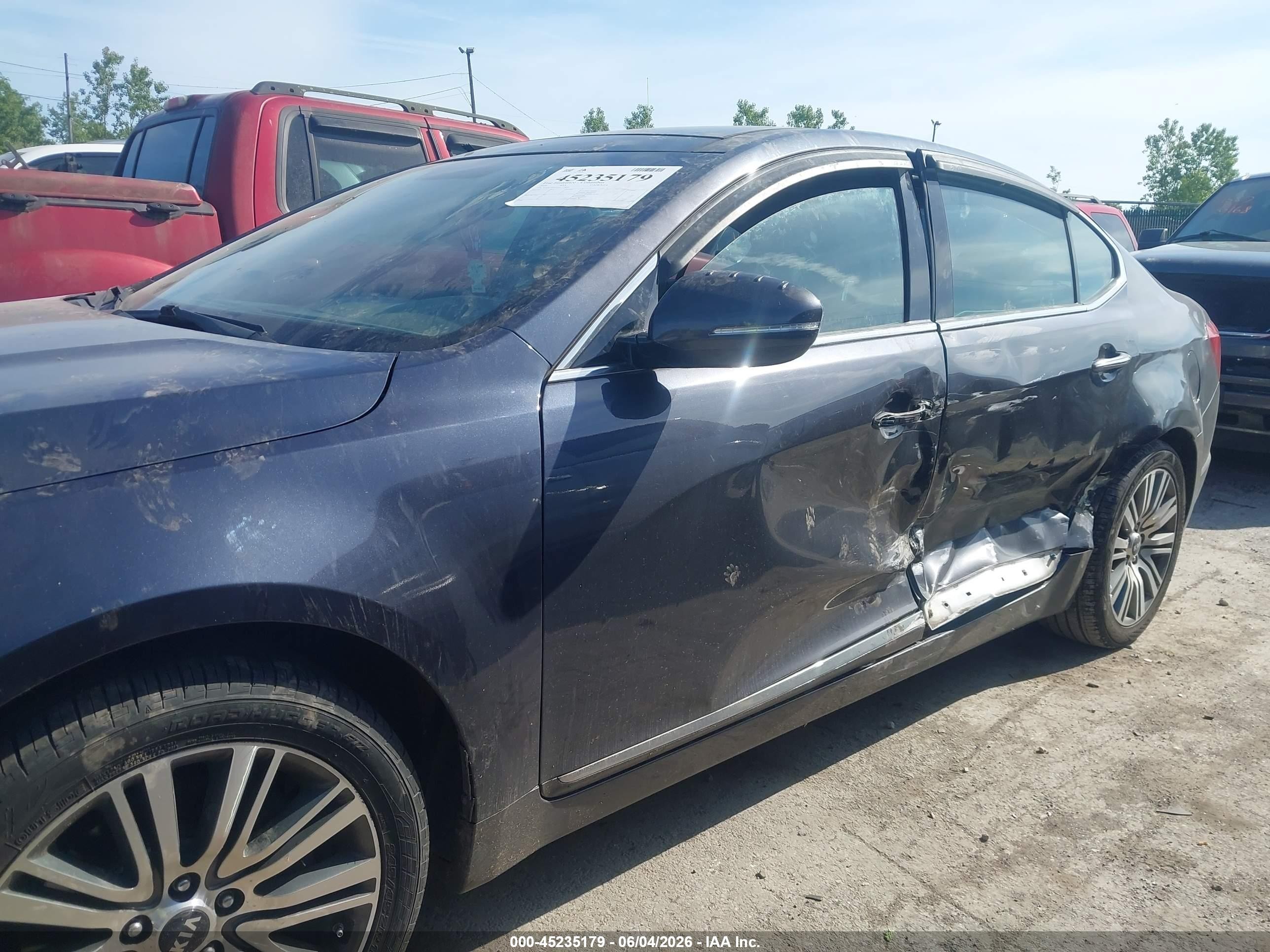 2016 Kia Cadenza Premium Серый vin: KNALN4D71G5217810