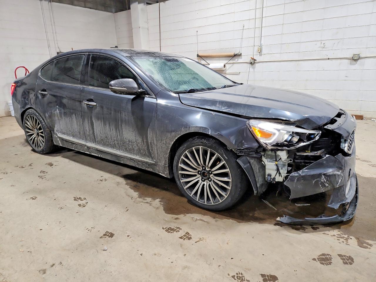 2014 Kia Cadenza Premium Charcoal vin: KNALN4D72E5130091