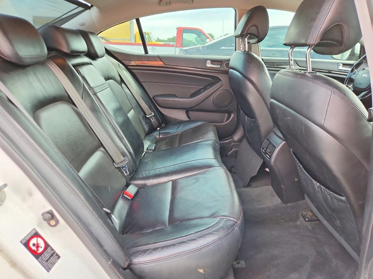 2014 Kia Cadenza Premium White vin: KNALN4D72E5161972
