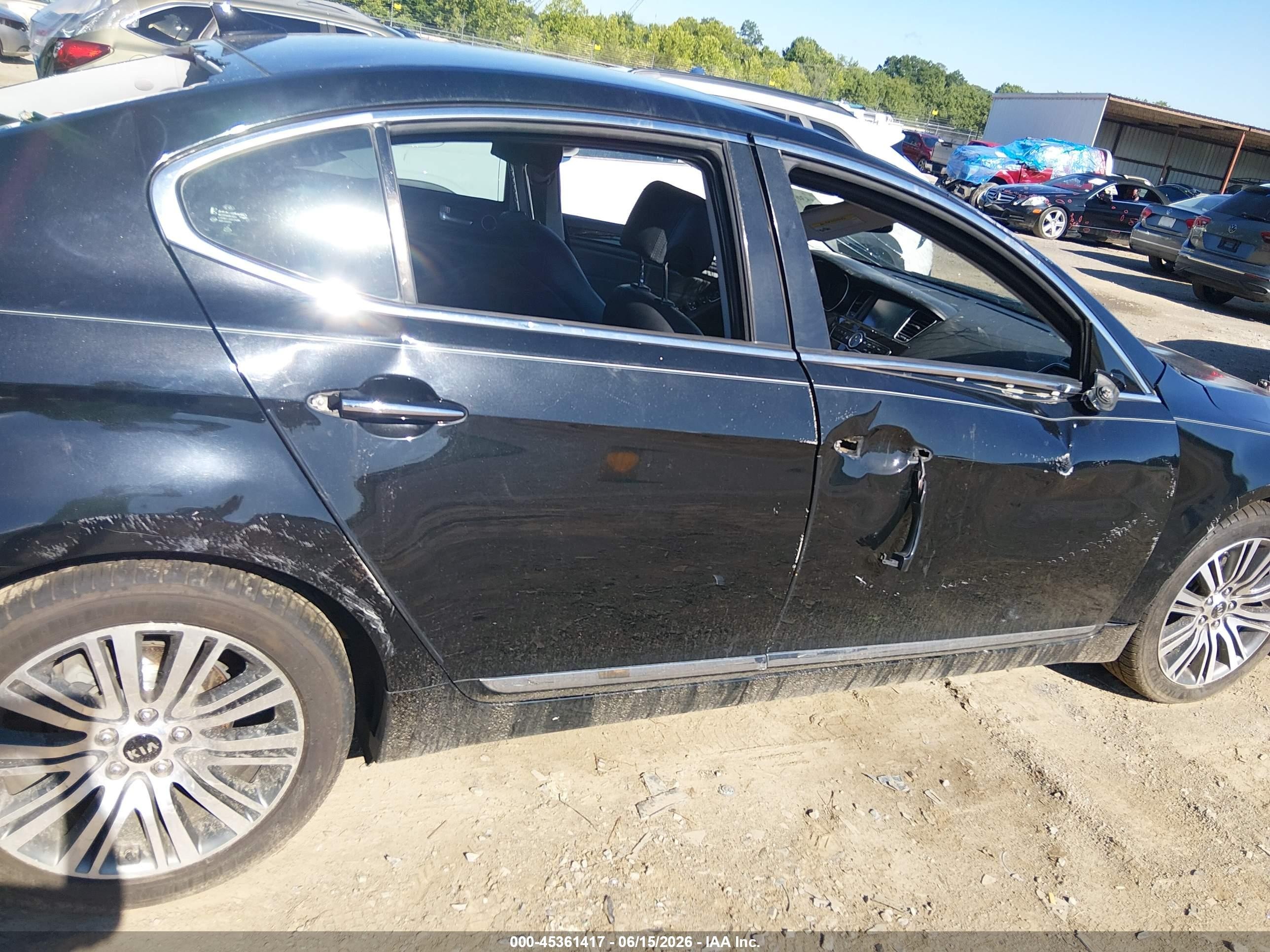 2015 Kia Cadenza Premium Black vin: KNALN4D72F5190938