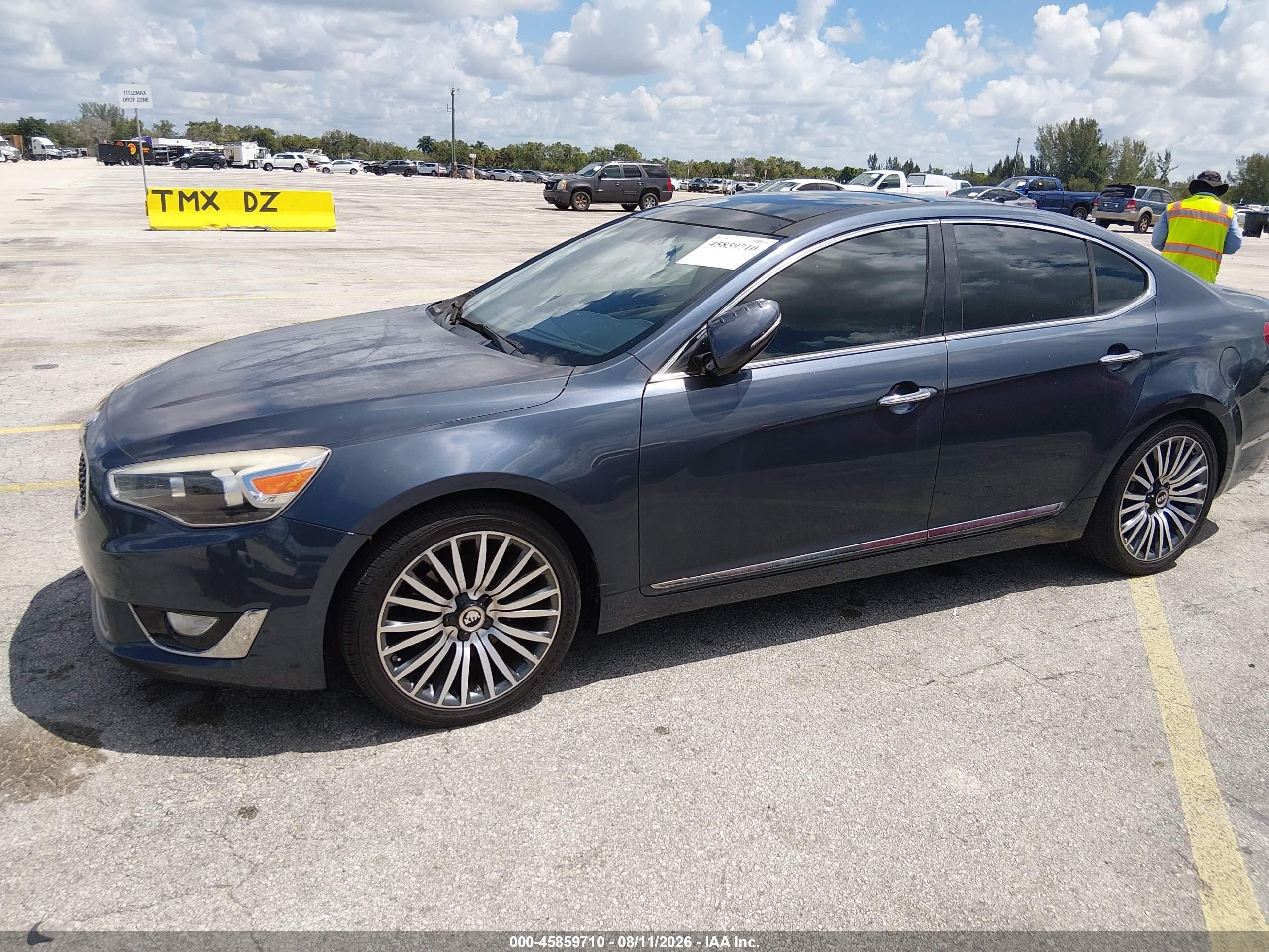 2014 Kia Cadenza Premium Blue vin: KNALN4D73E5135445
