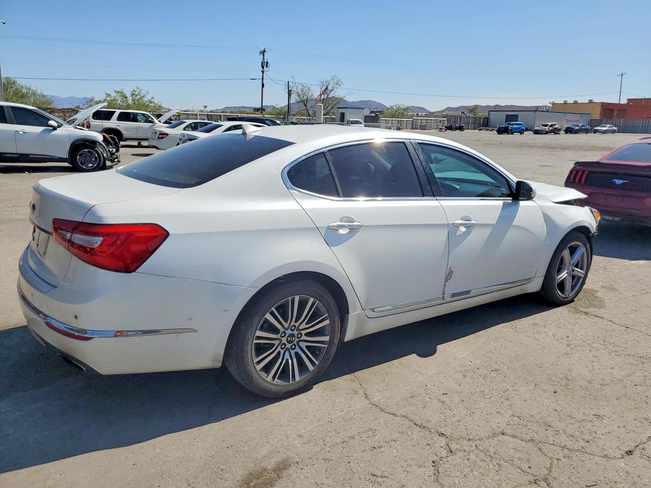 2014 Kia Cadenza Premium Белый vin: KNALN4D73E5137681