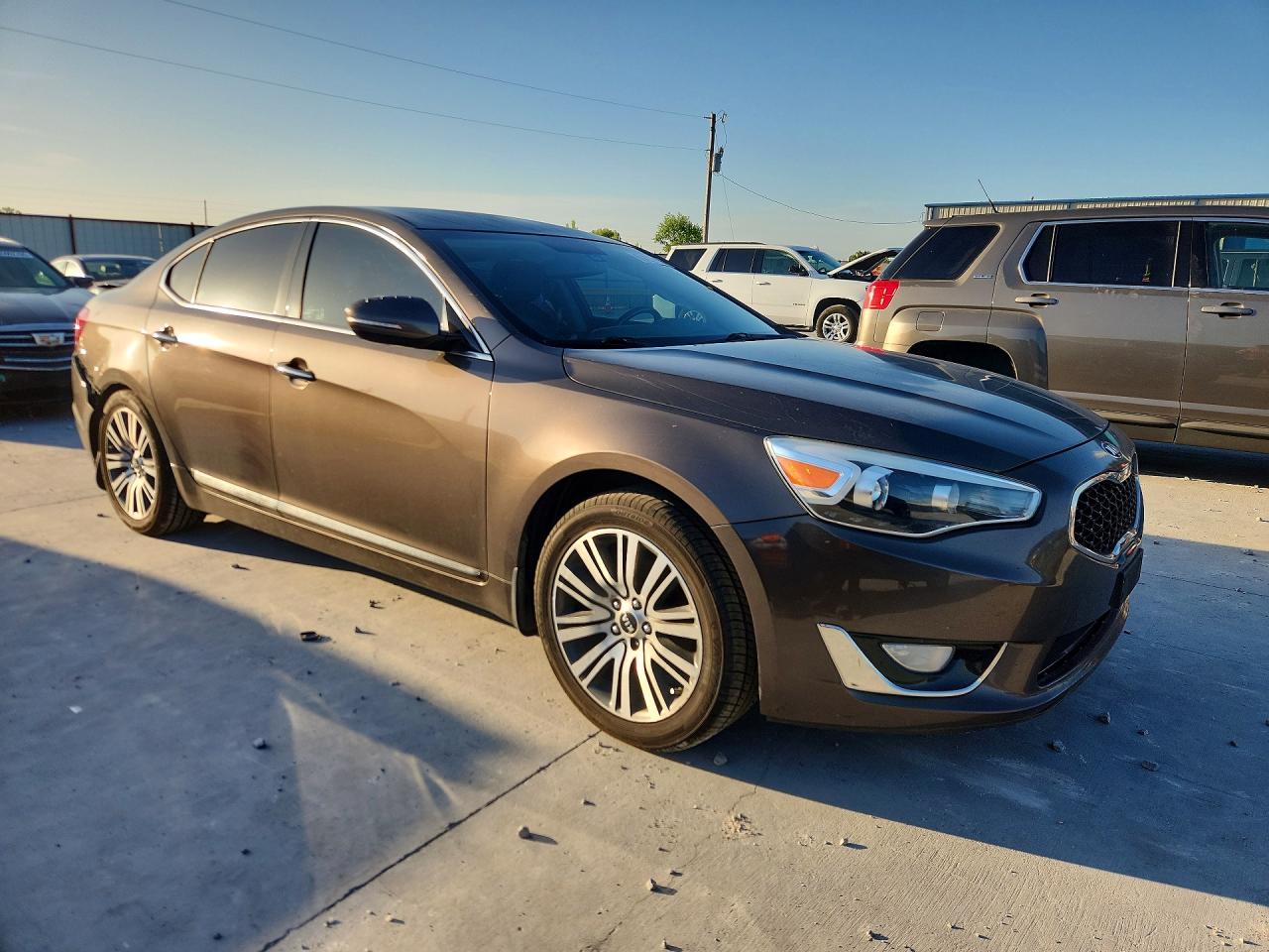 2014 Kia Cadenza Premium Brown vin: KNALN4D73E5160619