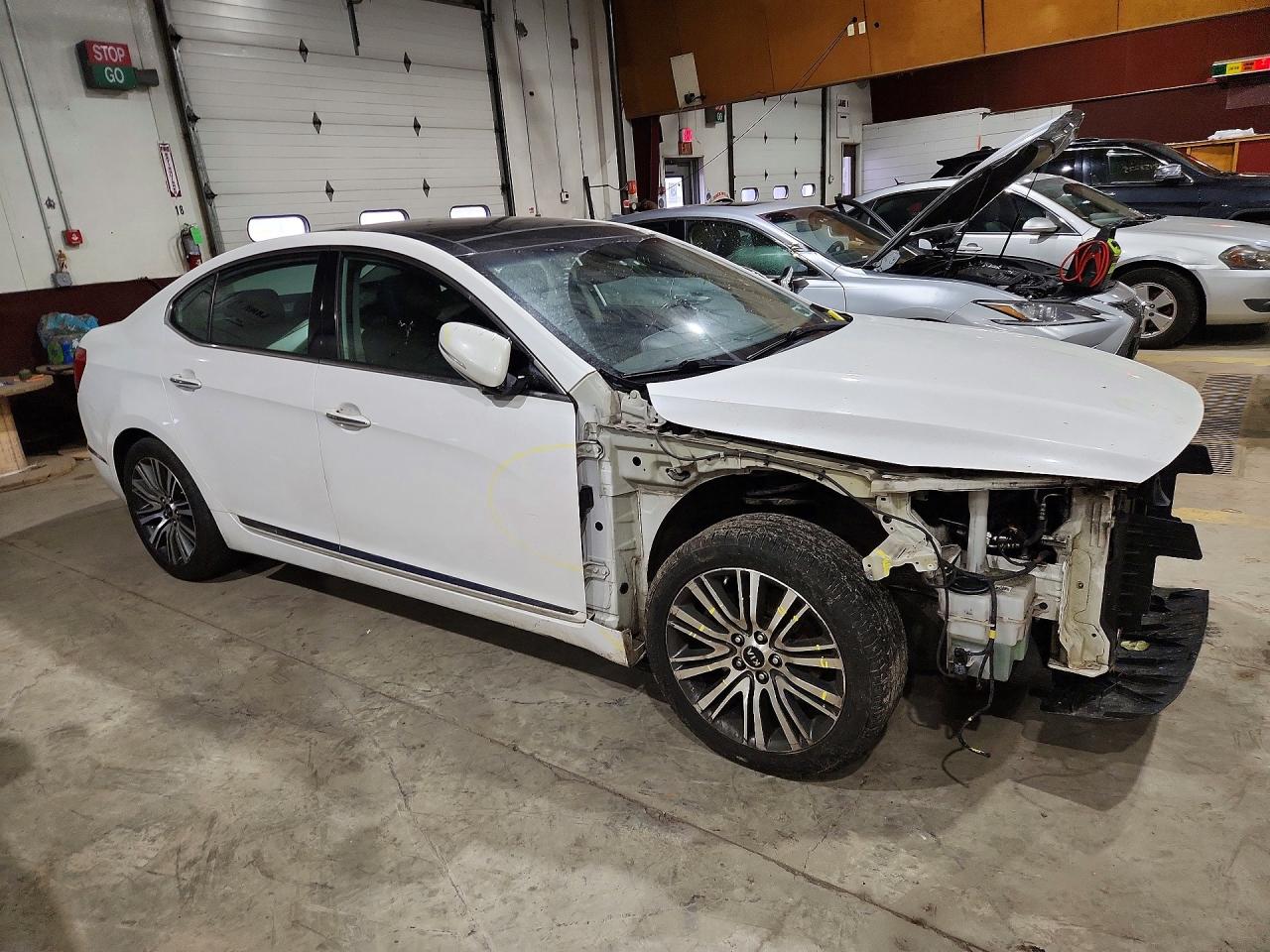 2015 Kia Cadenza Premium White vin: KNALN4D73F5168785