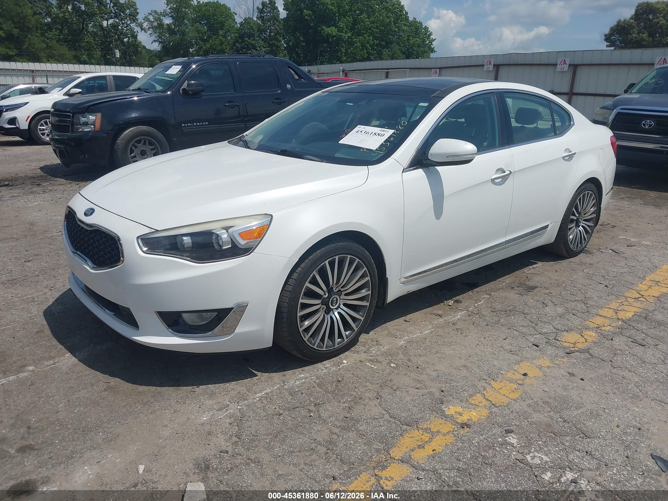 2015 Kia Cadenza Premium Белый vin: KNALN4D73F5174442