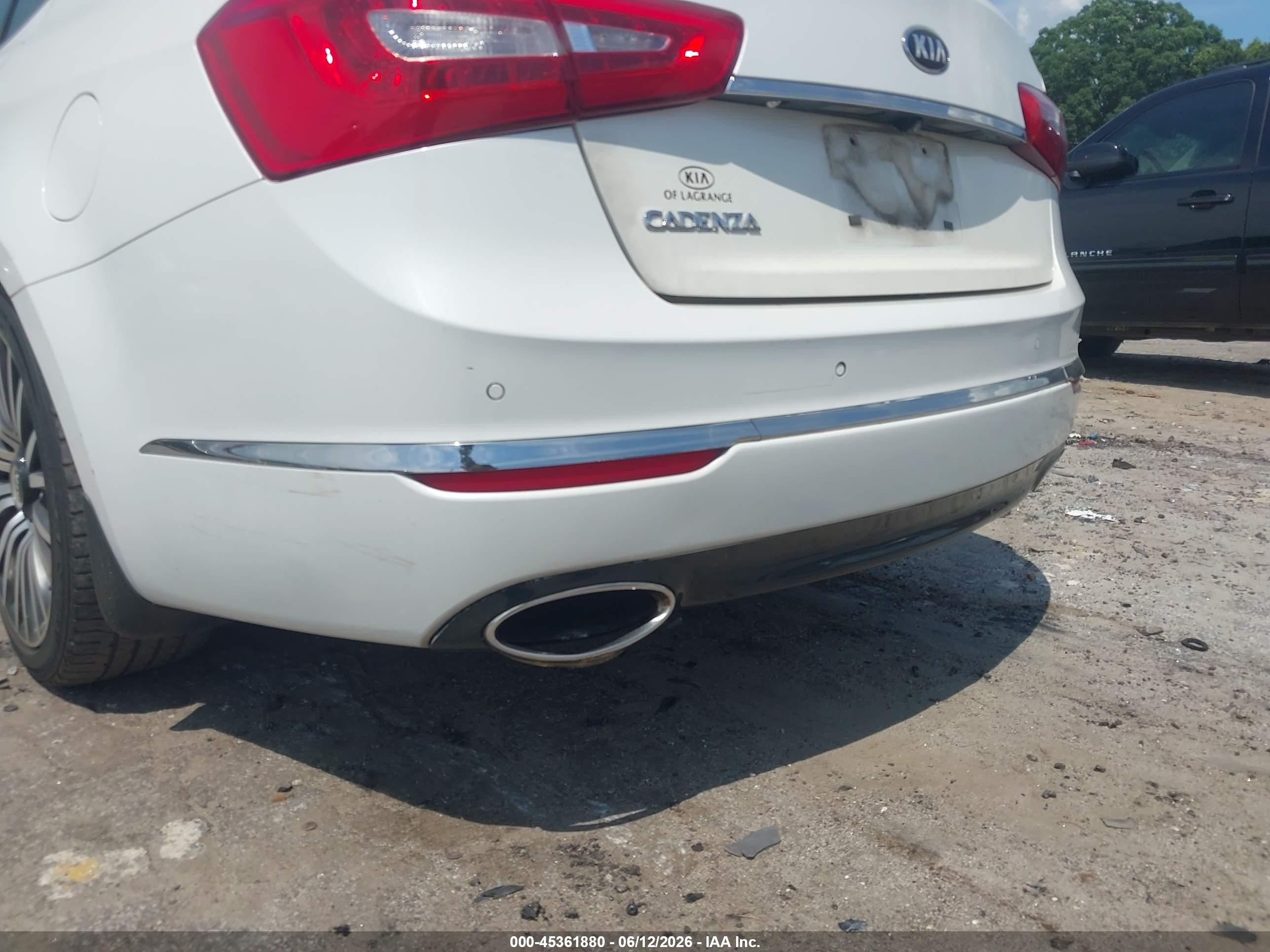 2015 Kia Cadenza Premium Белый vin: KNALN4D73F5174442