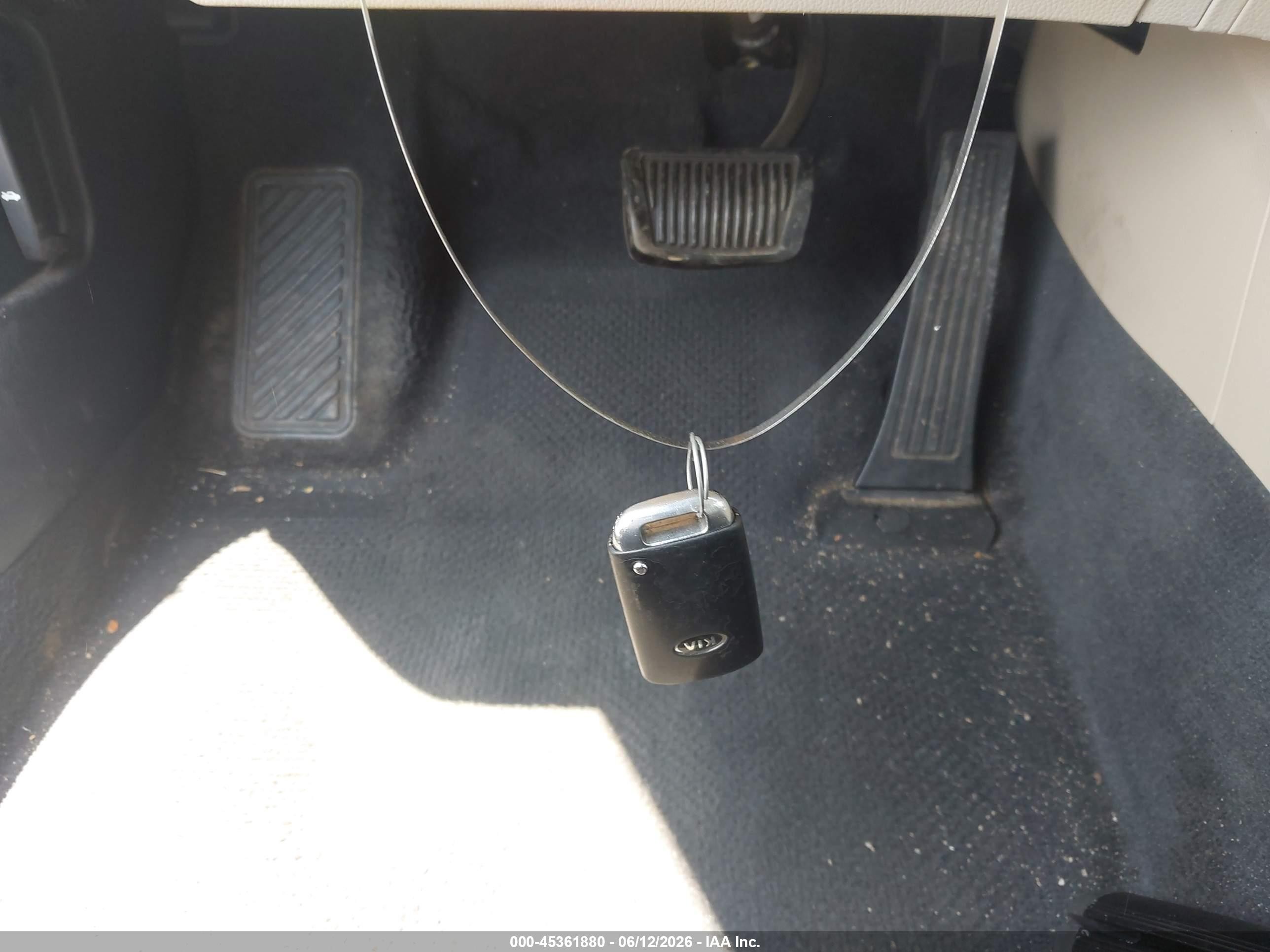 2015 Kia Cadenza Premium Белый vin: KNALN4D73F5174442