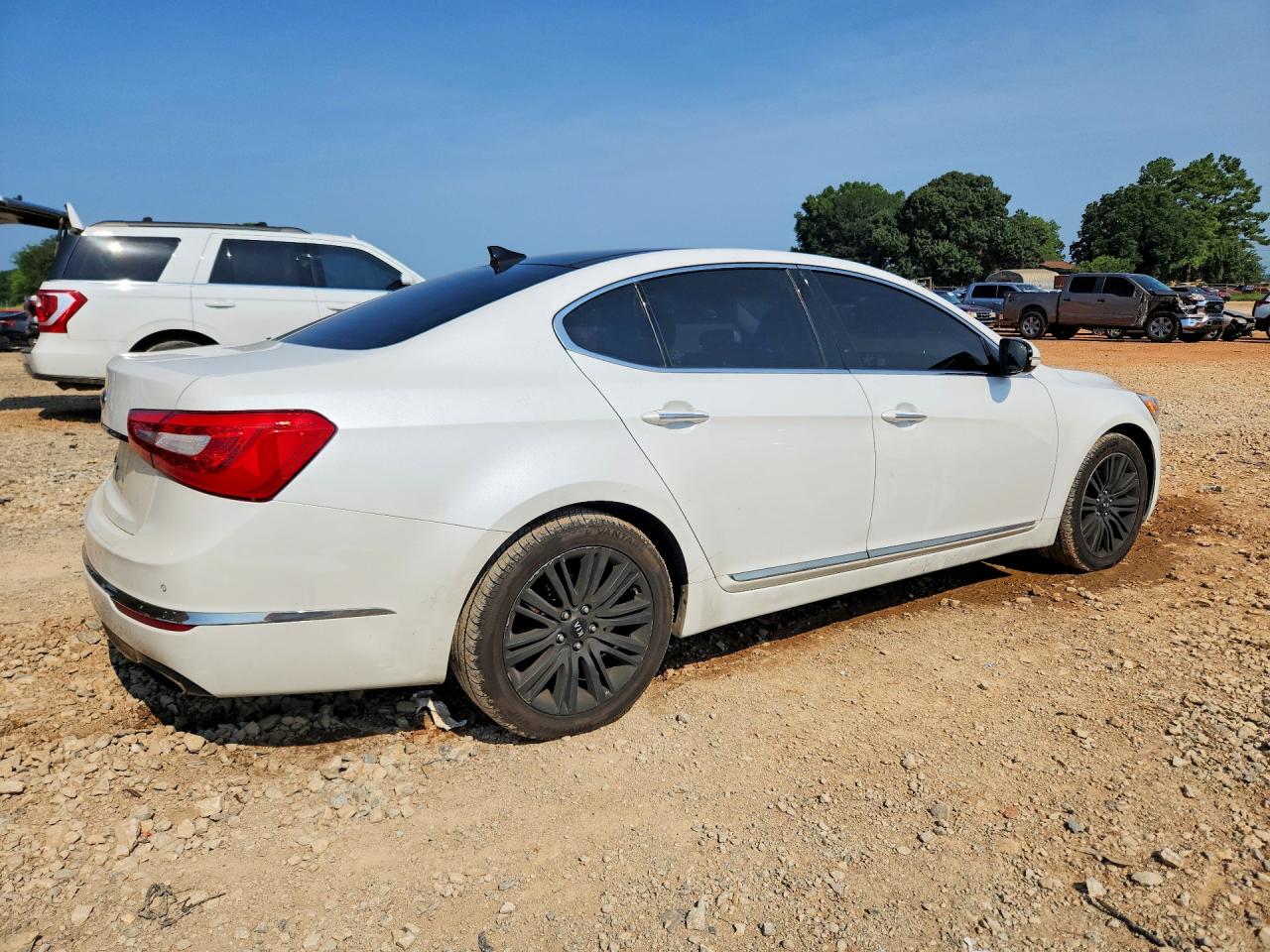 2014 Kia Cadenza Premium White vin: KNALN4D74E5140461