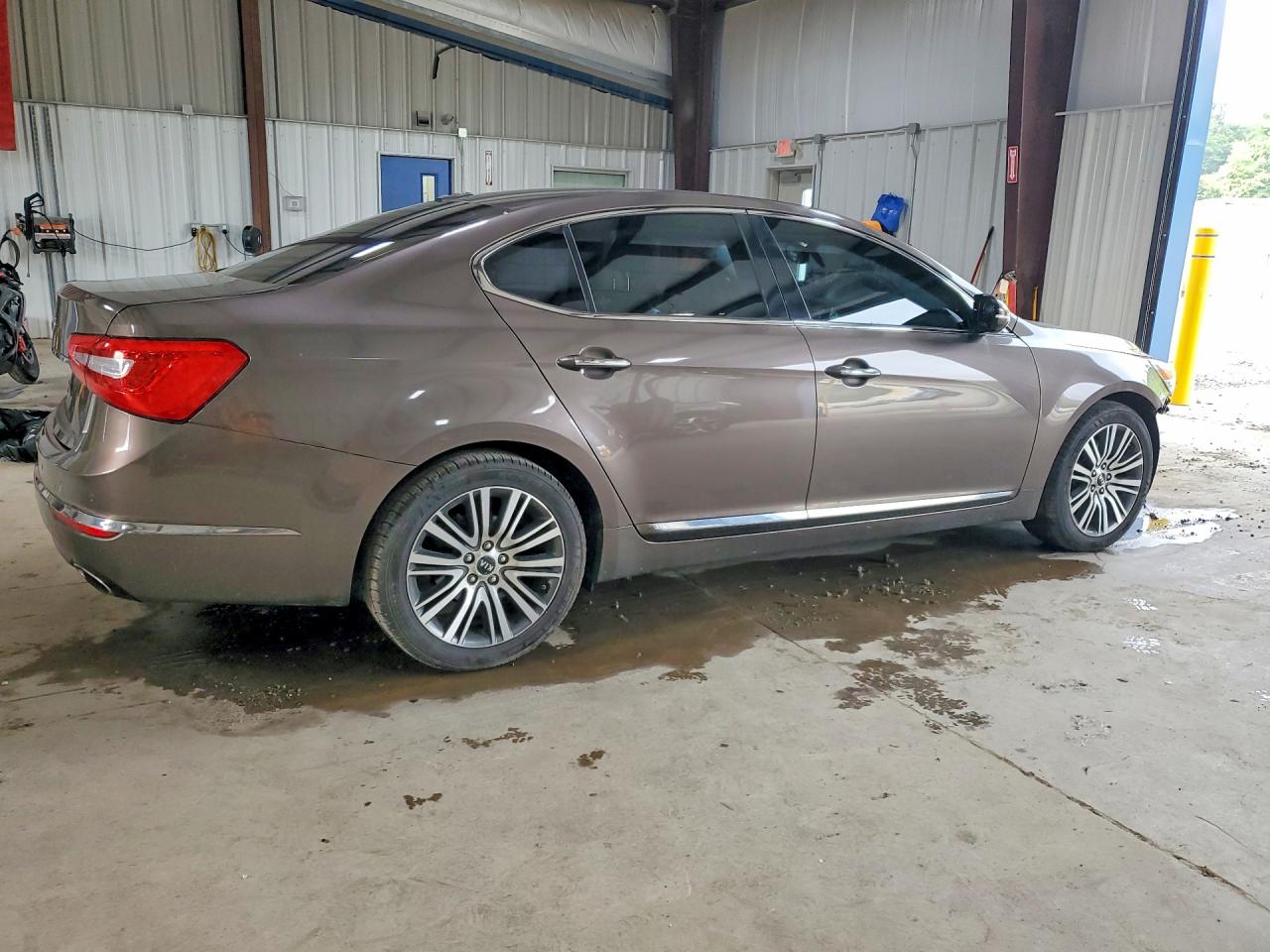 2014 Kia Cadenza Premium Gray vin: KNALN4D74E5153534