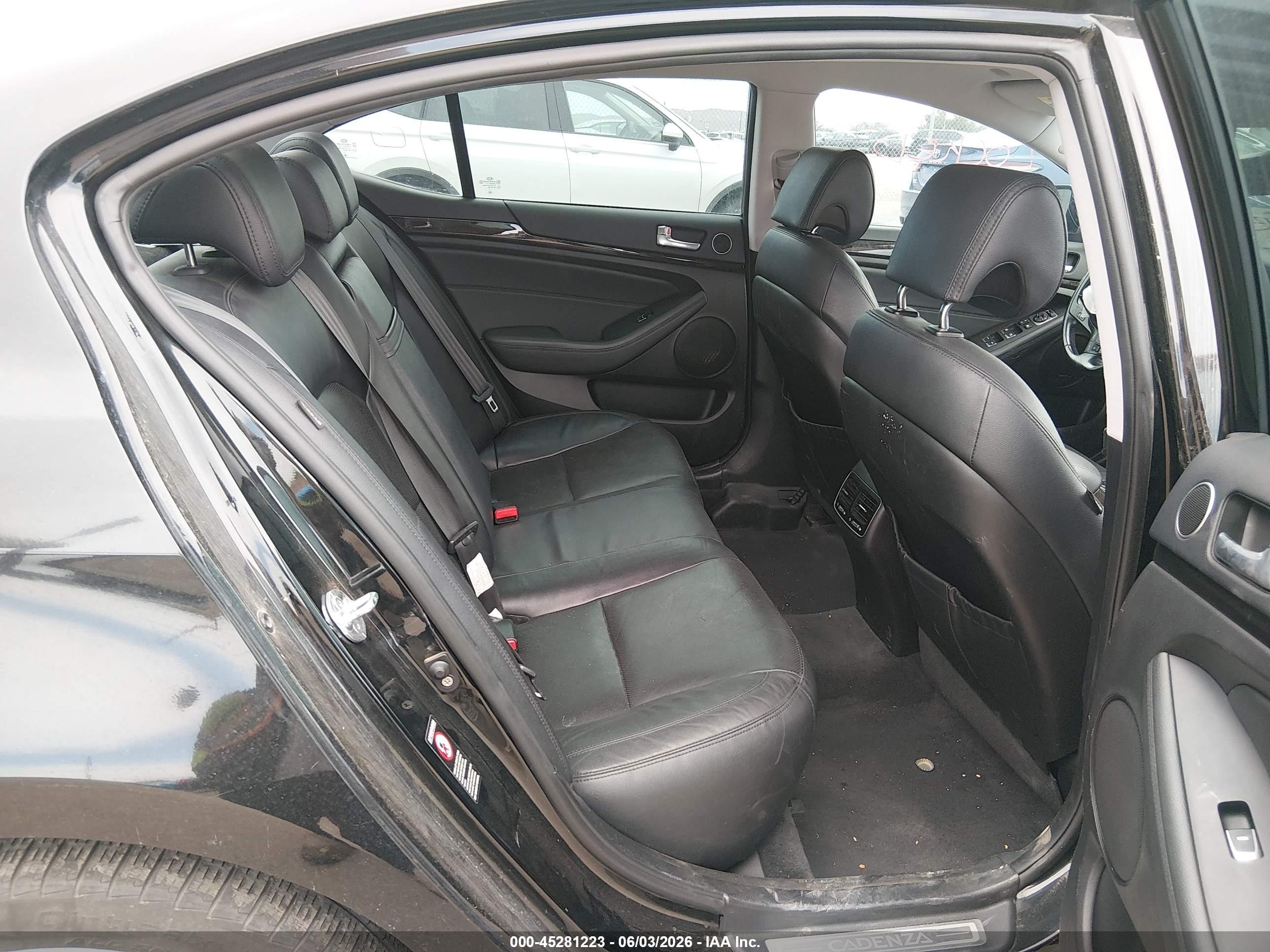 2014 Kia Cadenza Premium Black vin: KNALN4D74E5161889