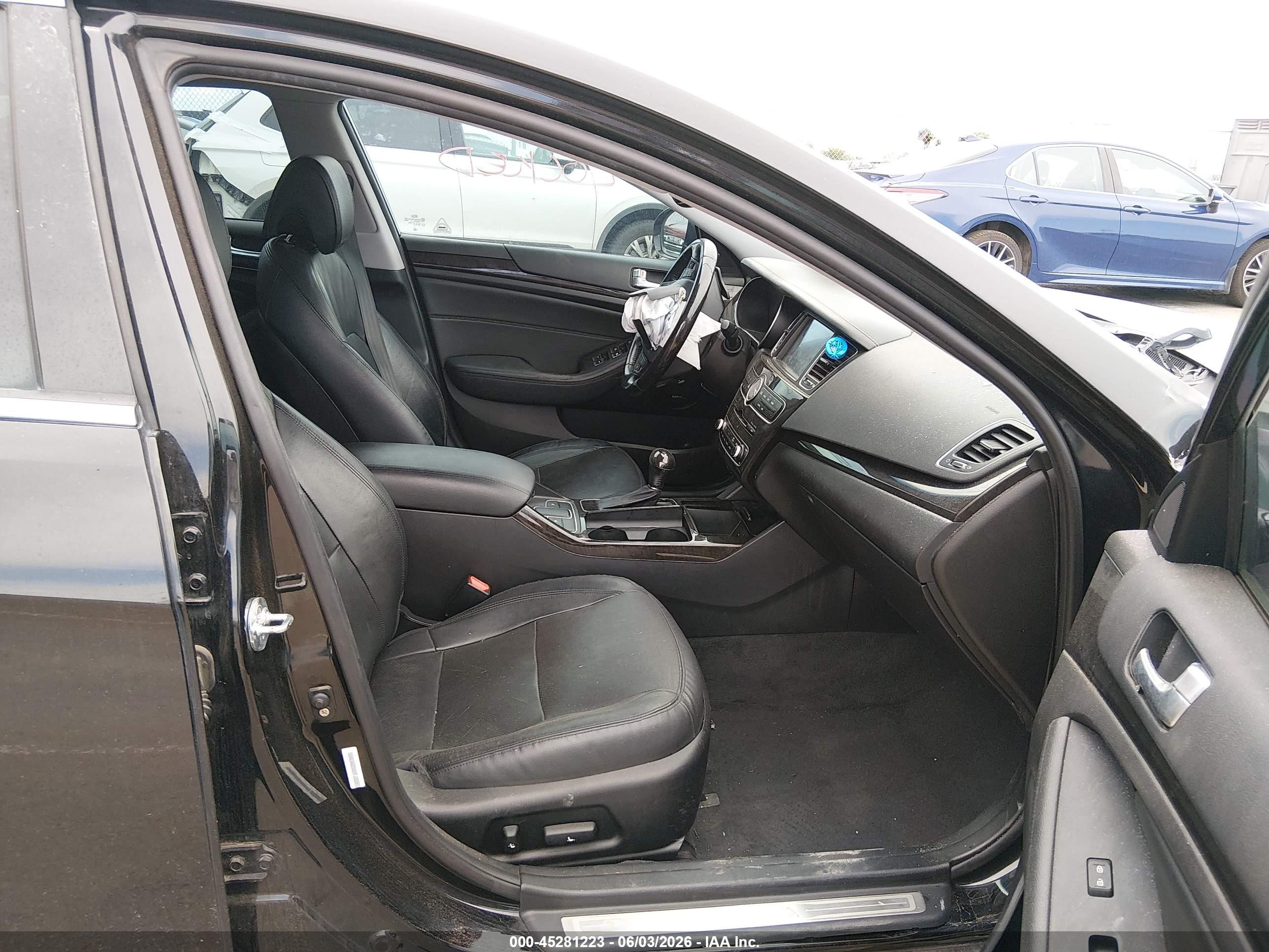2014 Kia Cadenza Premium Black vin: KNALN4D74E5161889