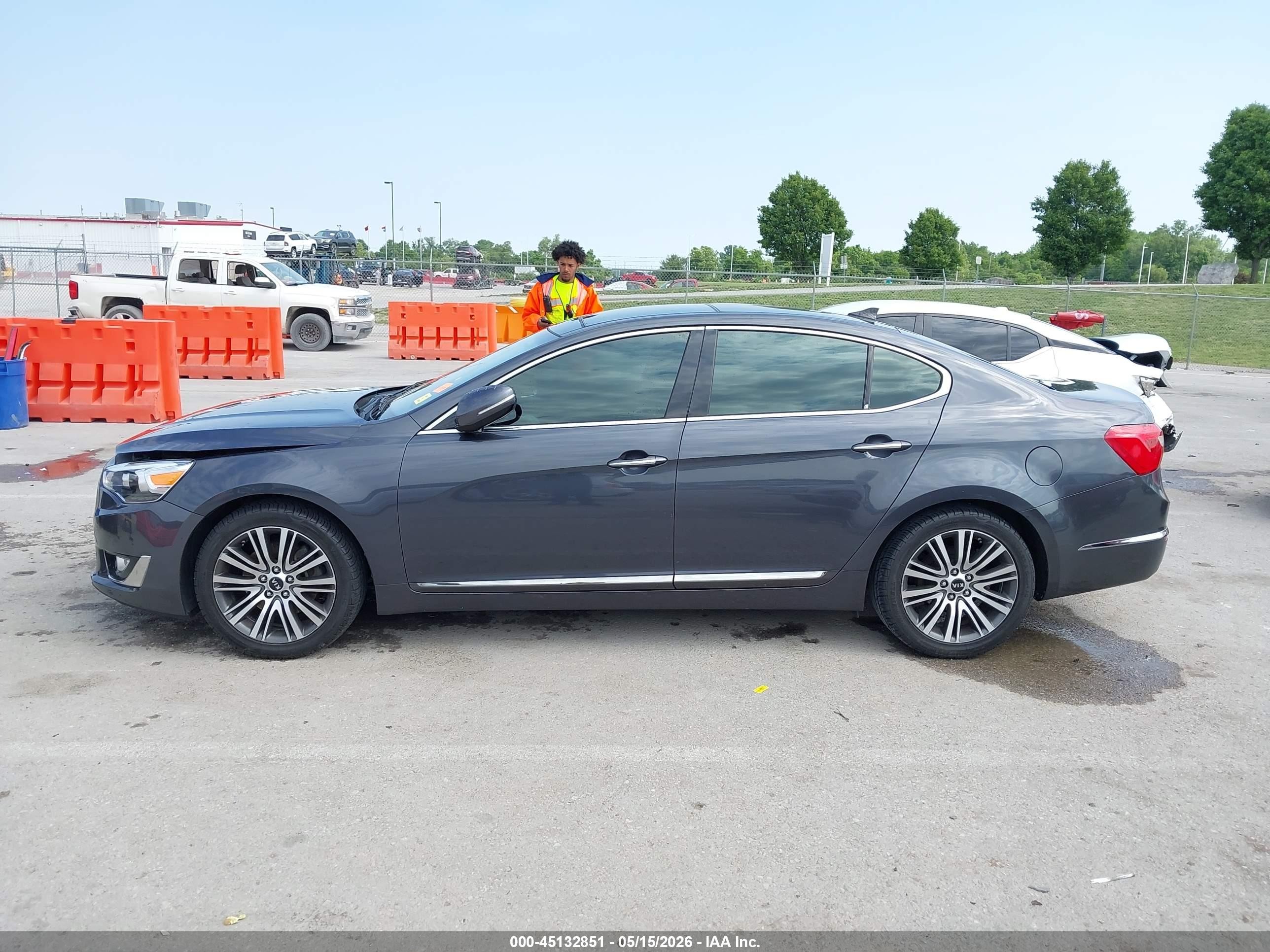 2015 Kia Cadenza Premium Gray vin: KNALN4D74F5173199