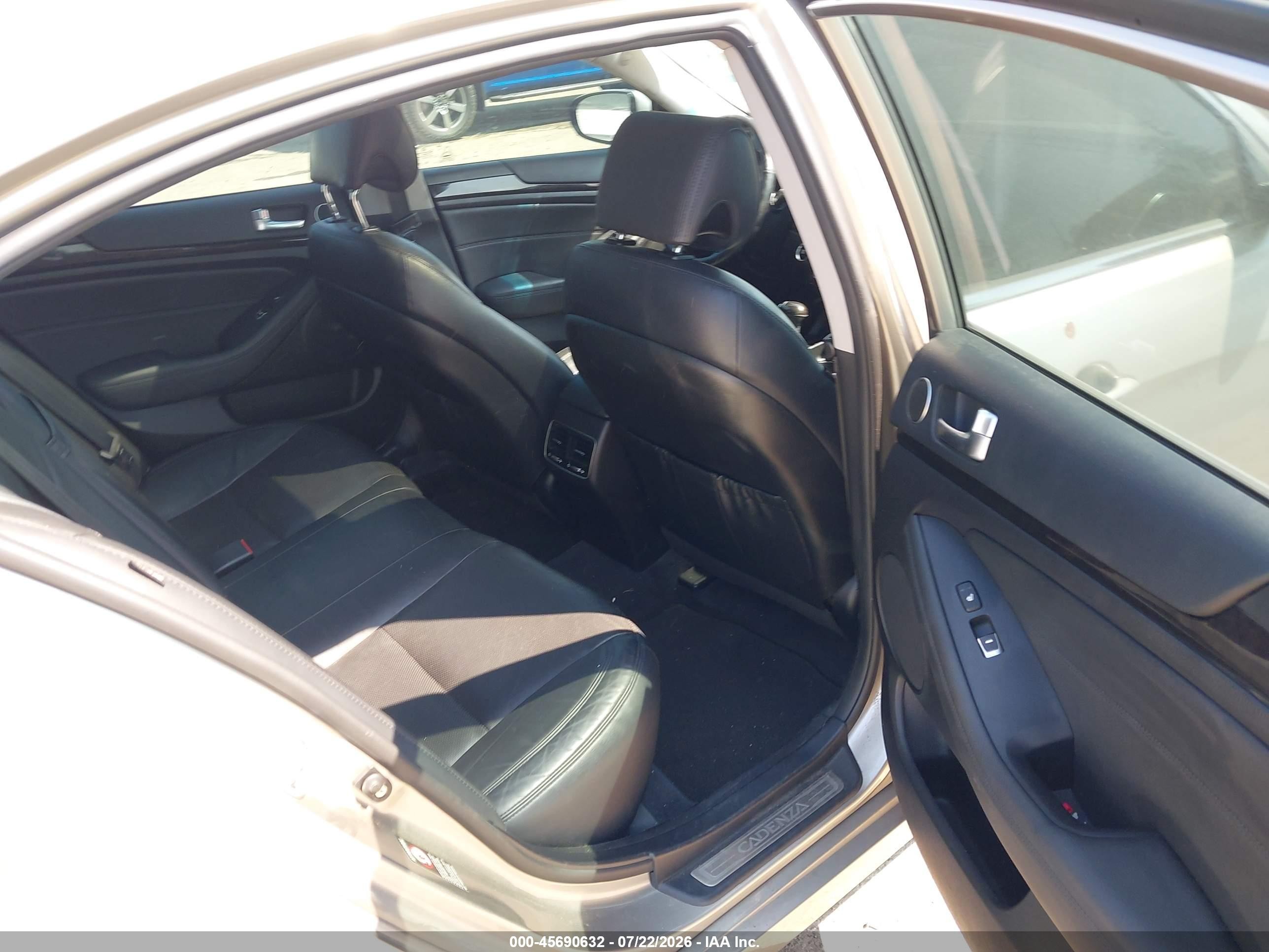 2015 Kia Cadenza Premium Silver vin: KNALN4D74F5173946