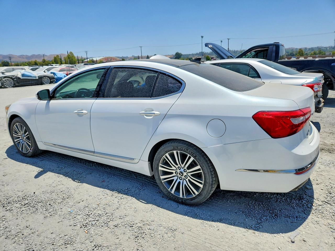 2015 Kia Cadenza Premium White vin: KNALN4D74F5174434