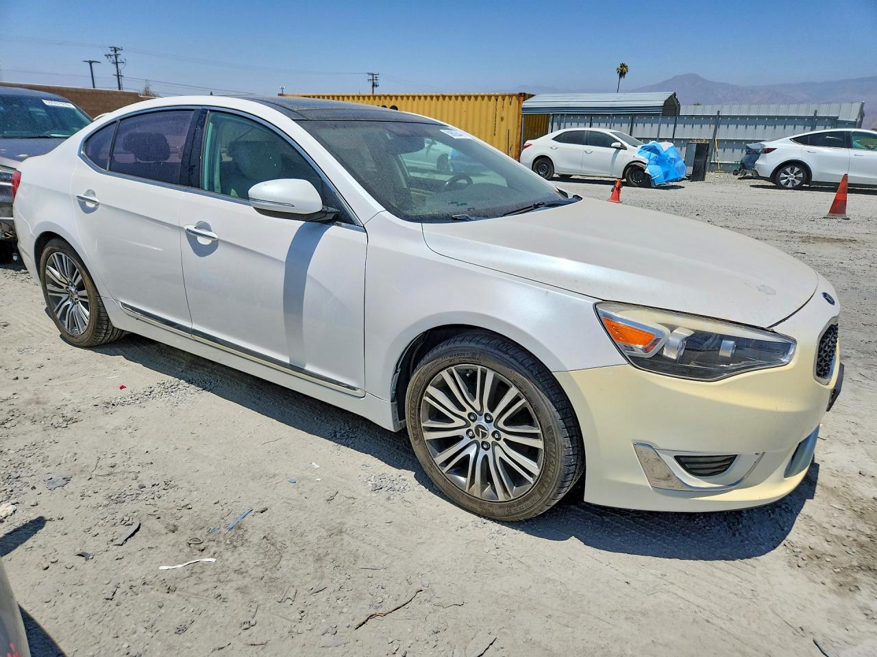 2015 Kia Cadenza Premium White vin: KNALN4D74F5174434