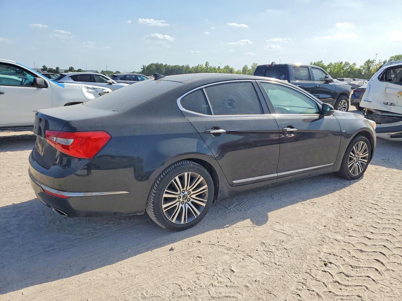 2015 Kia Cadenza Premium Black vin: KNALN4D74F5176670