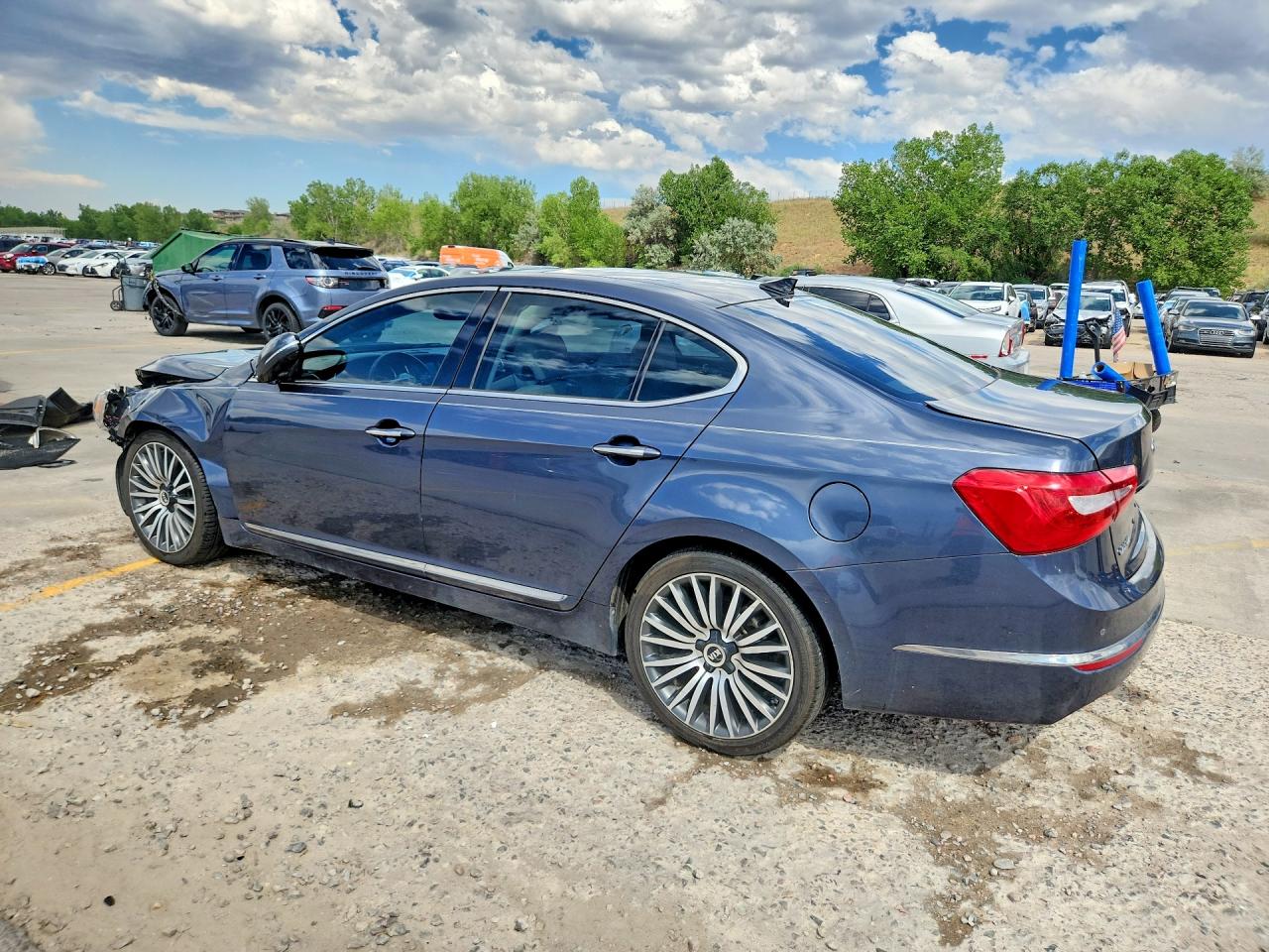 2014 Kia Cadenza Premium Blue vin: KNALN4D75E5124950