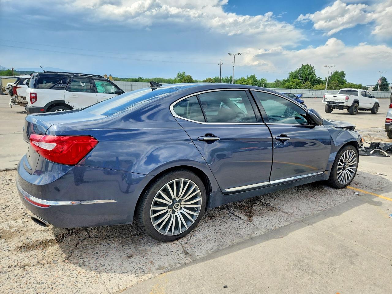 2014 Kia Cadenza Premium Blue vin: KNALN4D75E5124950