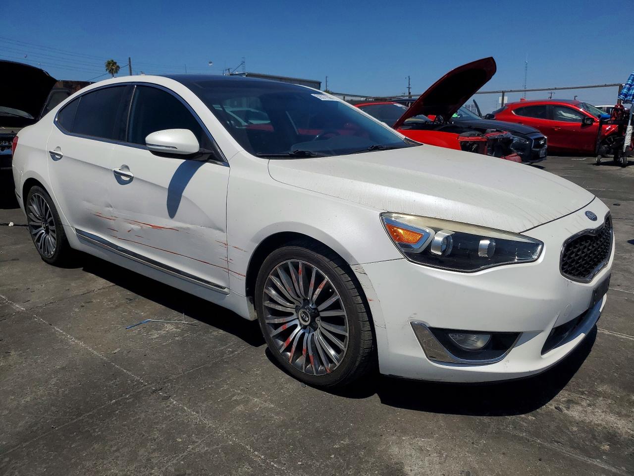 2014 Kia Cadenza Premium White vin: KNALN4D75E5131588