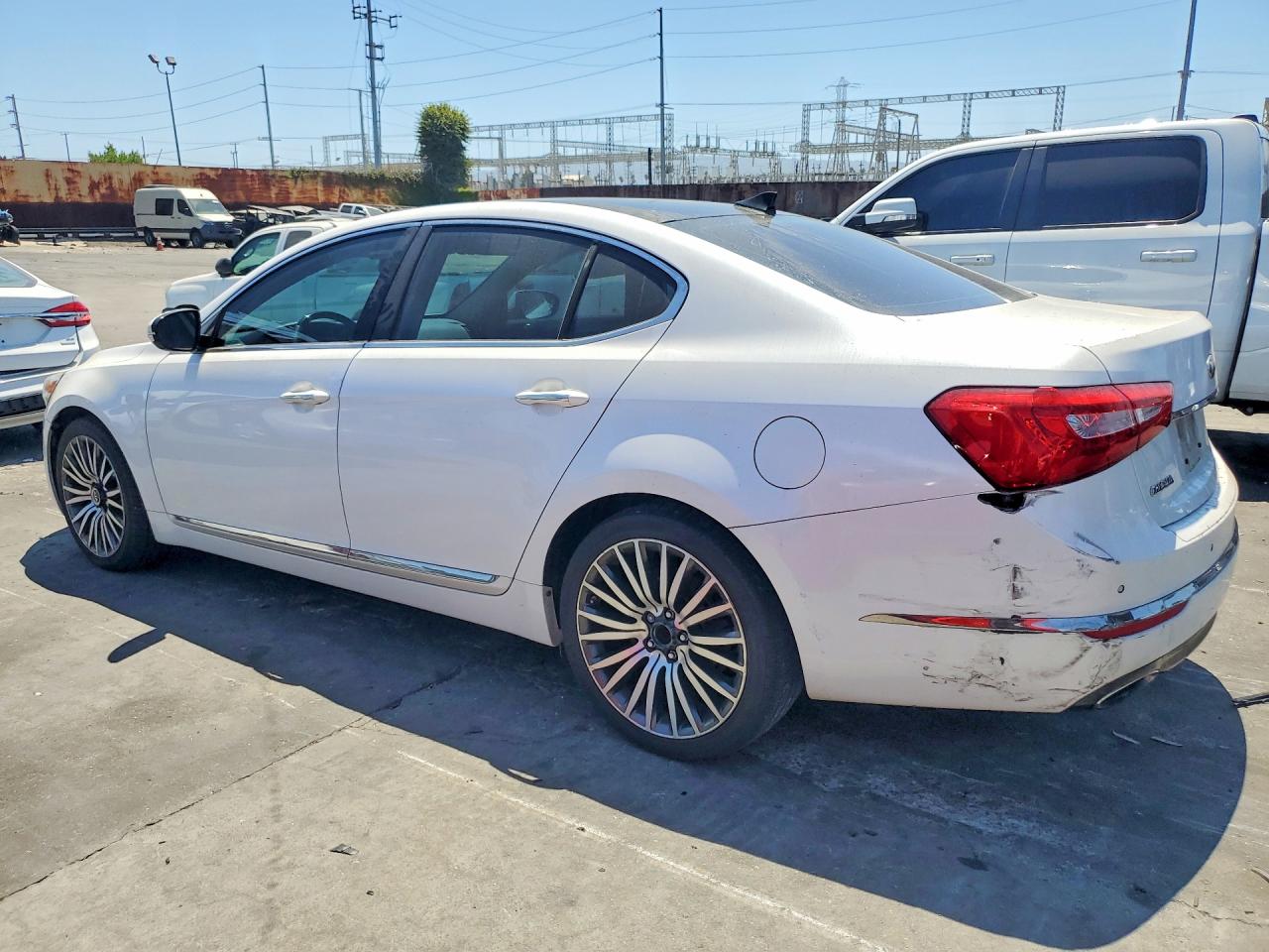 2014 Kia Cadenza Premium White vin: KNALN4D75E5131588