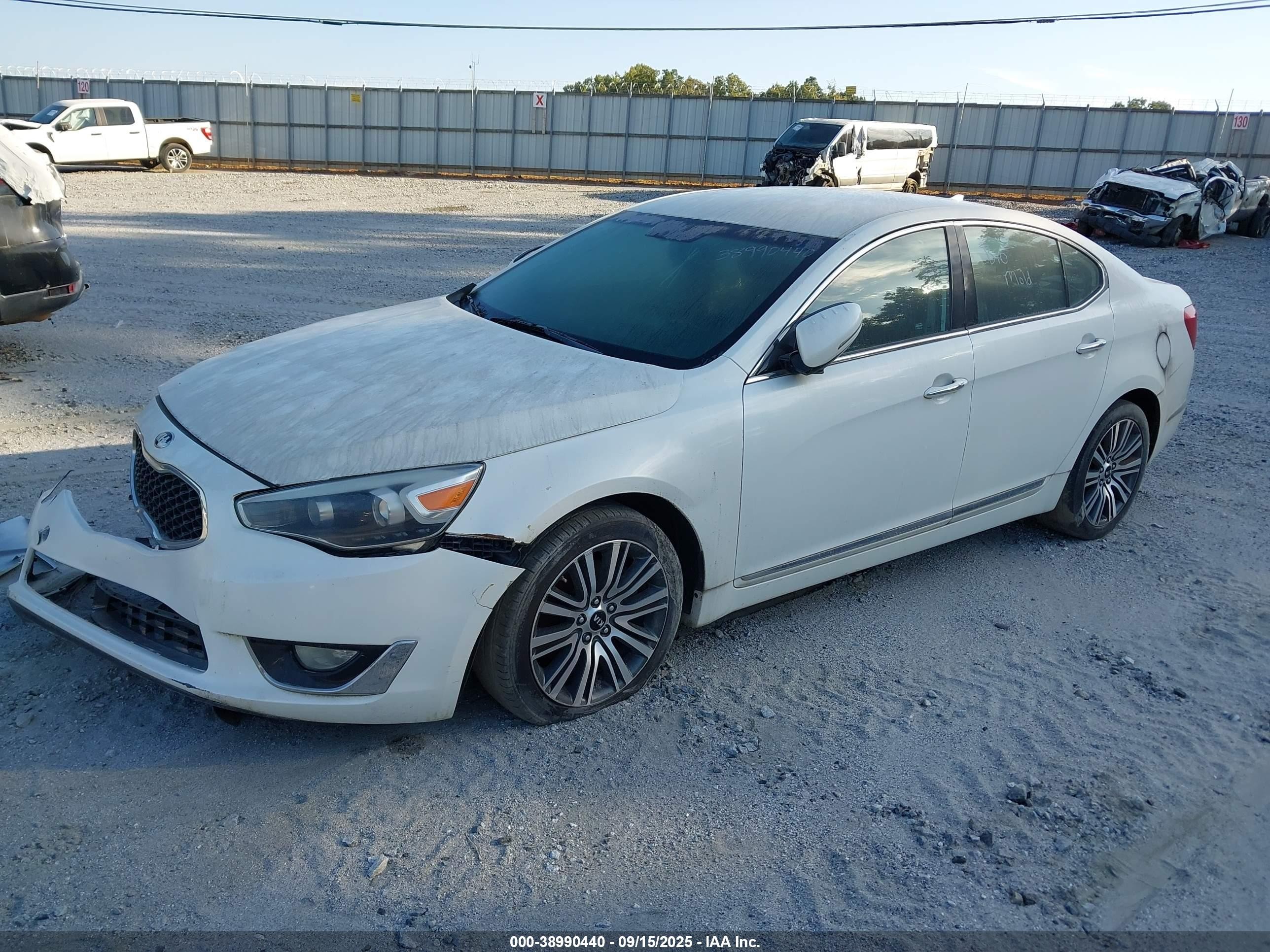 2014 Kia Cadenza Premium White vin: KNALN4D75E5140579