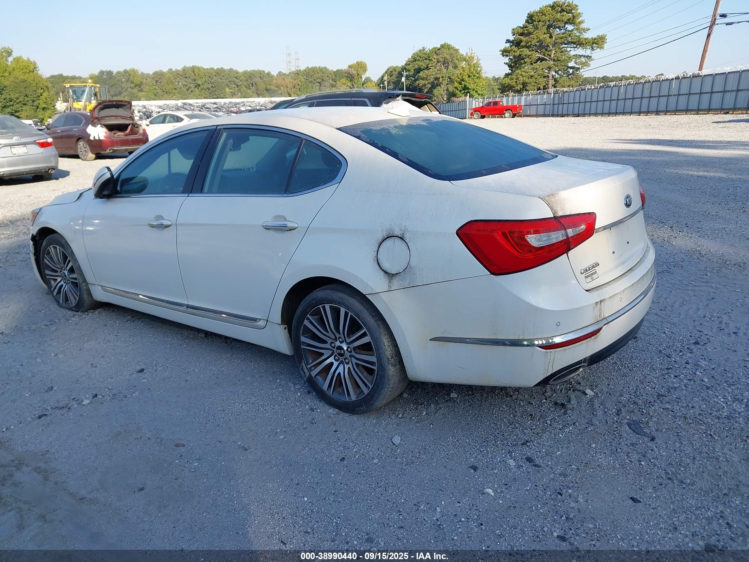 2014 Kia Cadenza Premium White vin: KNALN4D75E5140579
