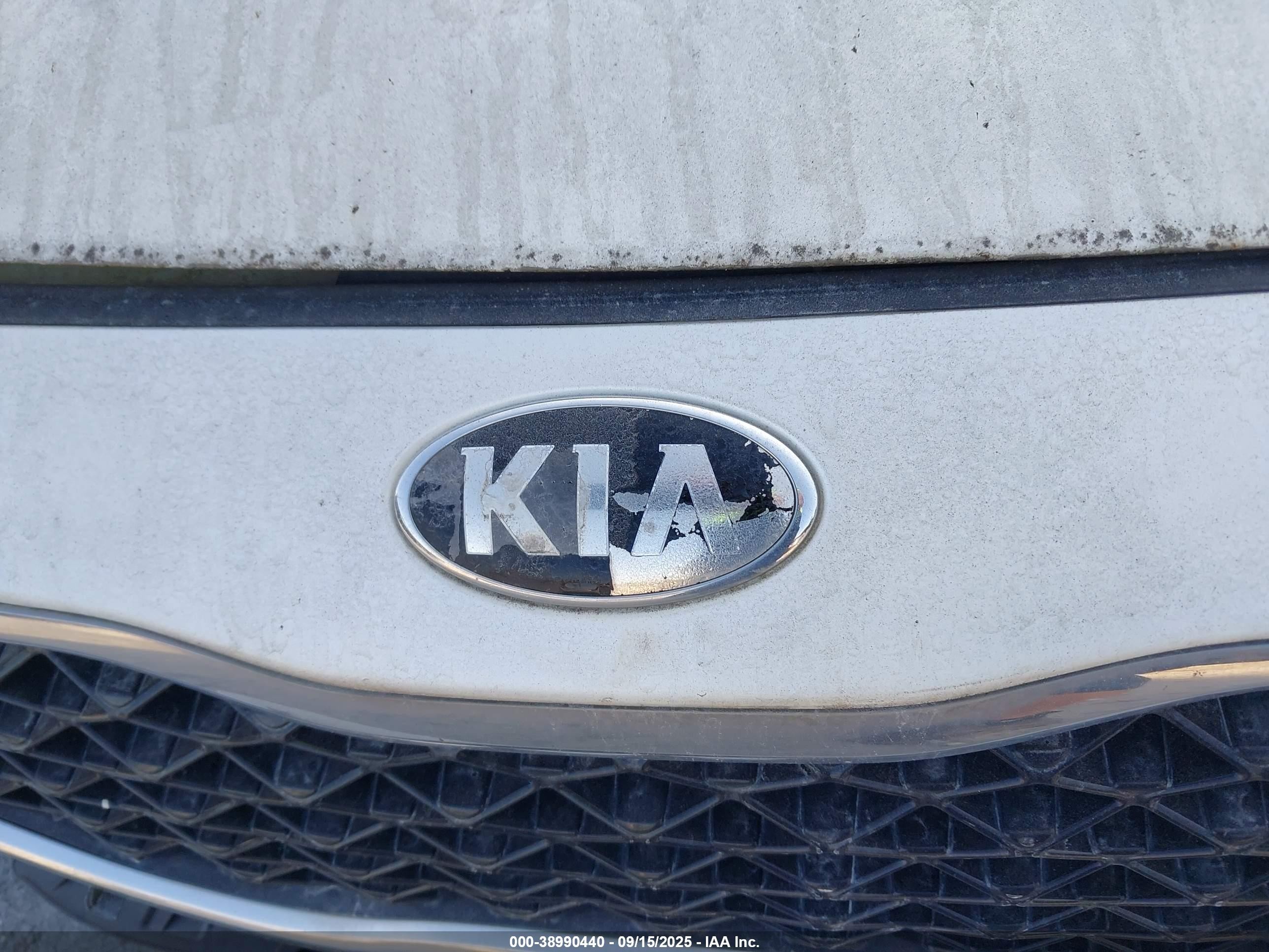 2014 Kia Cadenza Premium White vin: KNALN4D75E5140579