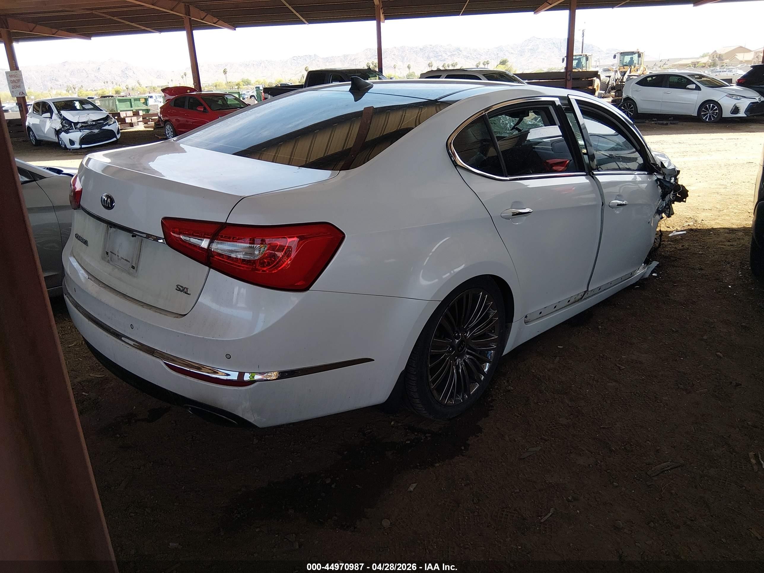2014 Kia Cadenza Limited White vin: KNALN4D75E5151792
