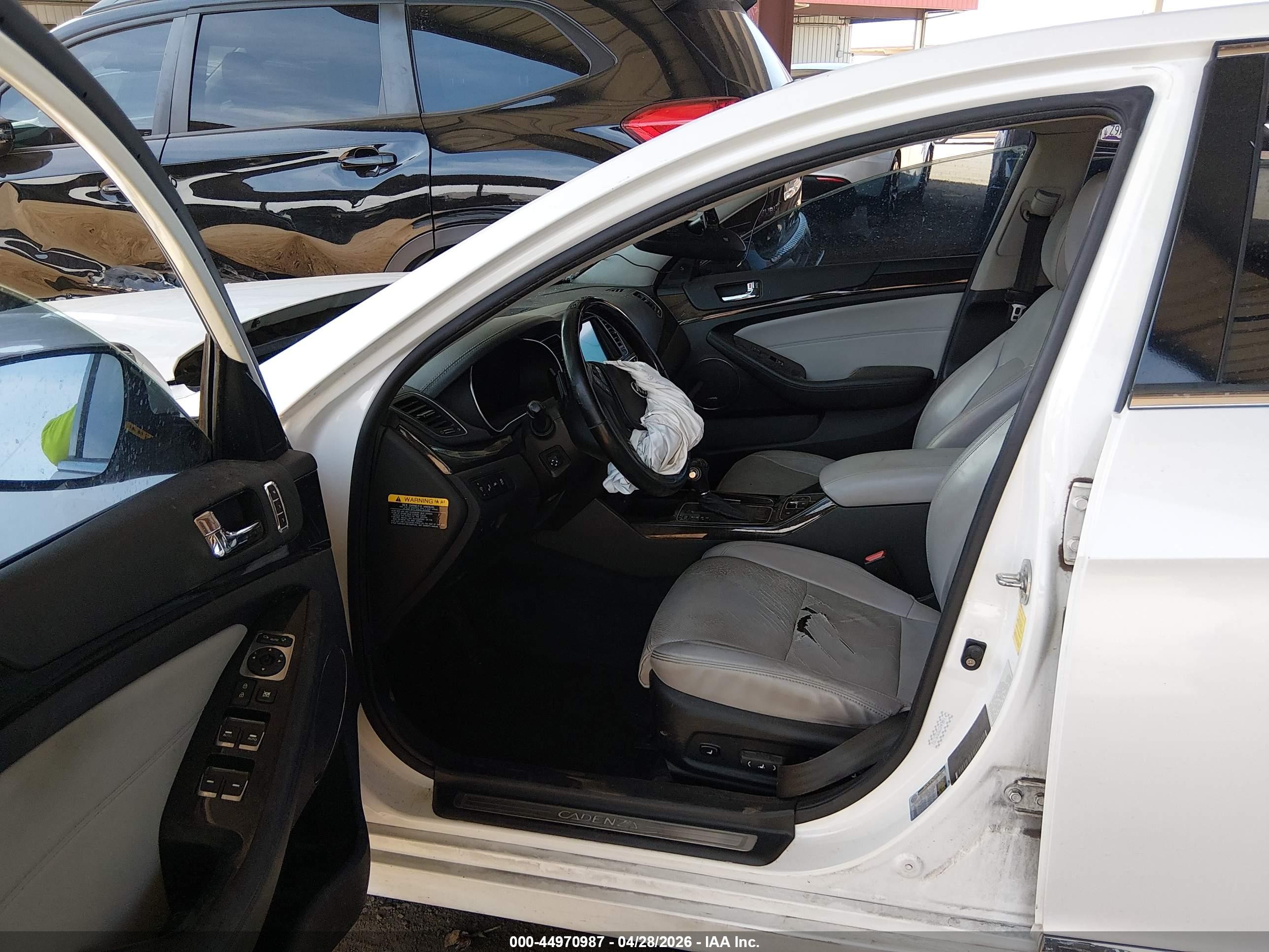 2014 Kia Cadenza Limited White vin: KNALN4D75E5151792