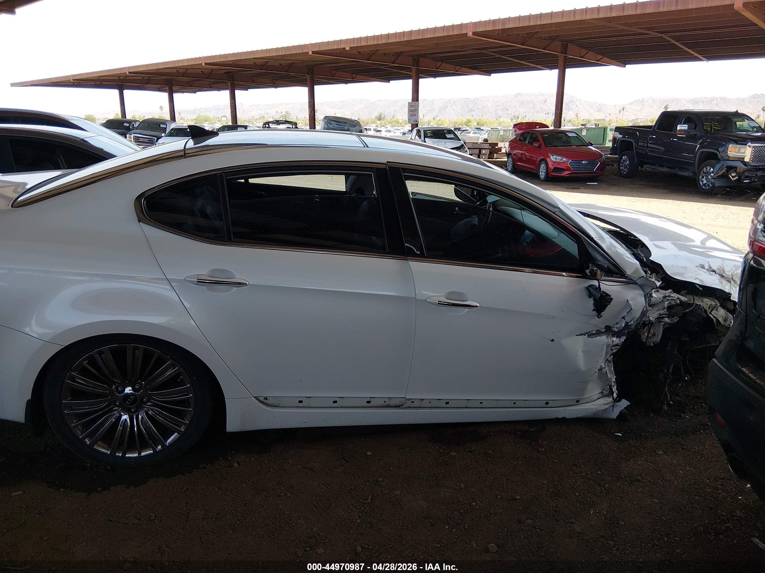 2014 Kia Cadenza Limited White vin: KNALN4D75E5151792