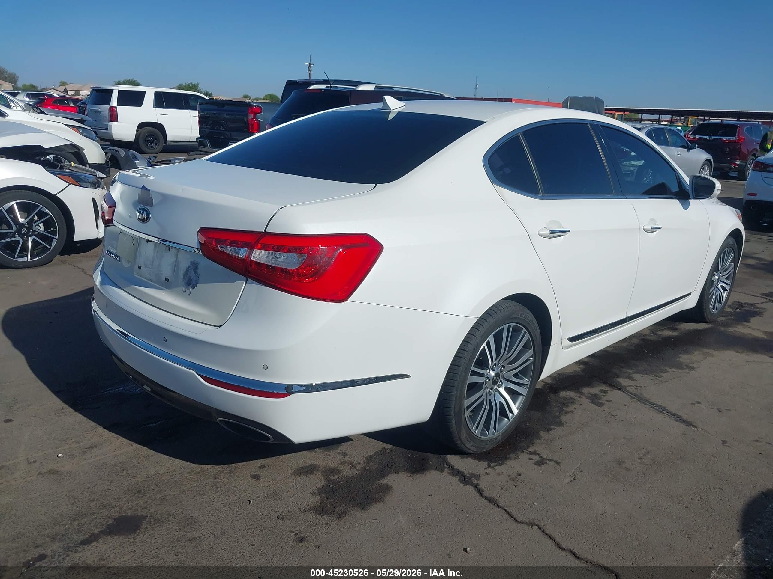 2014 Kia Cadenza Premium White vin: KNALN4D75E5152781