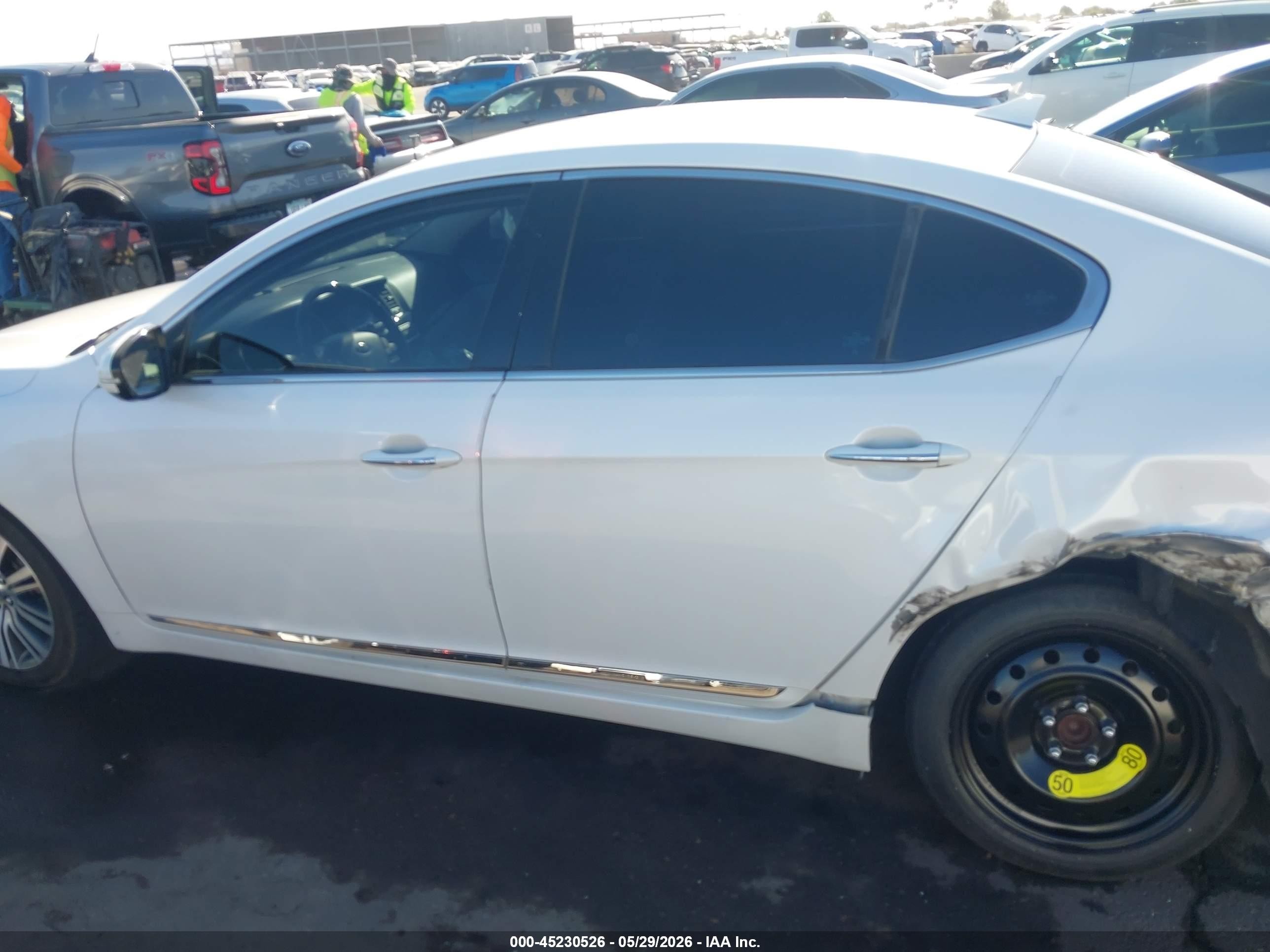 2014 Kia Cadenza Premium White vin: KNALN4D75E5152781