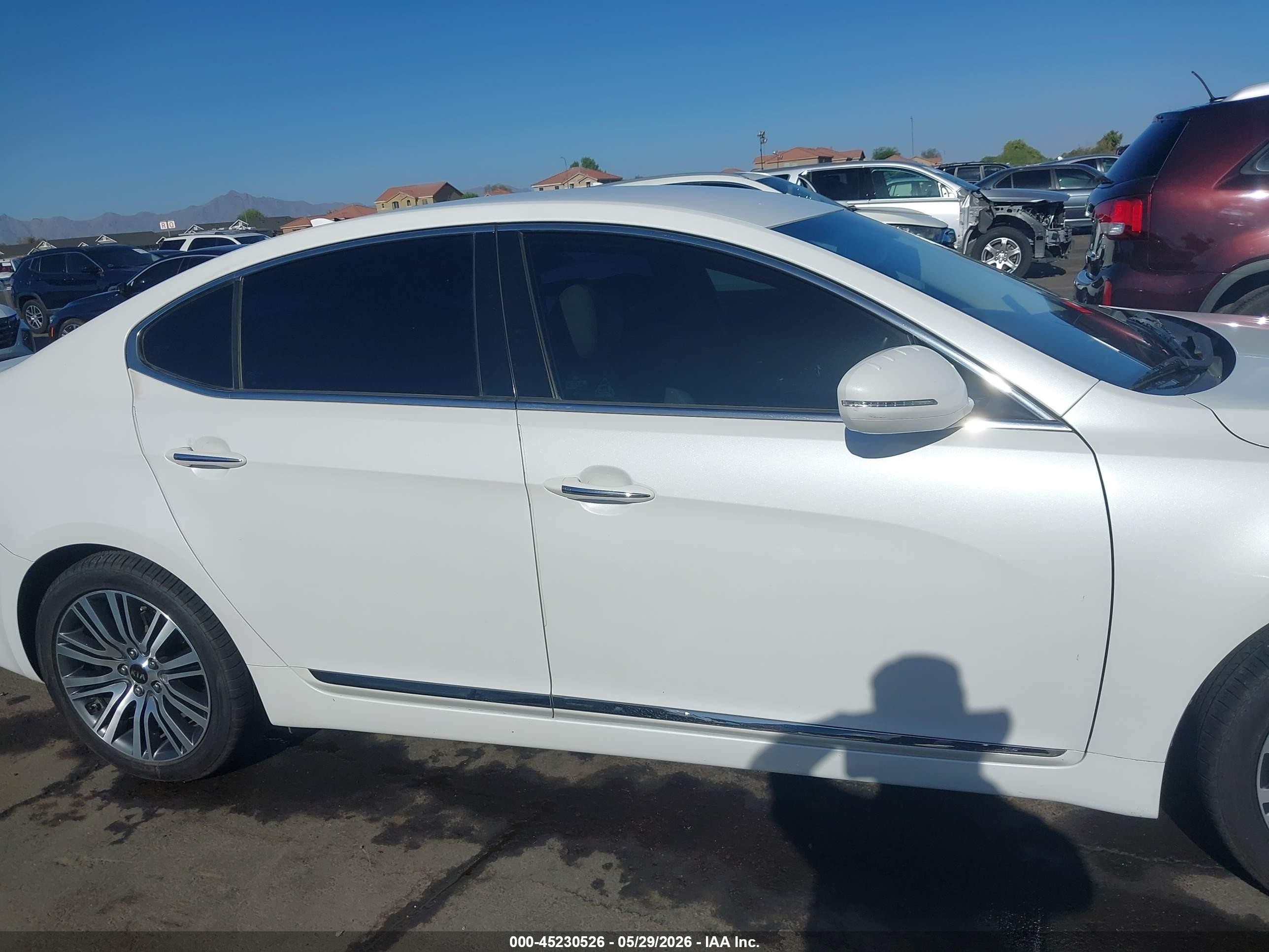 2014 Kia Cadenza Premium White vin: KNALN4D75E5152781