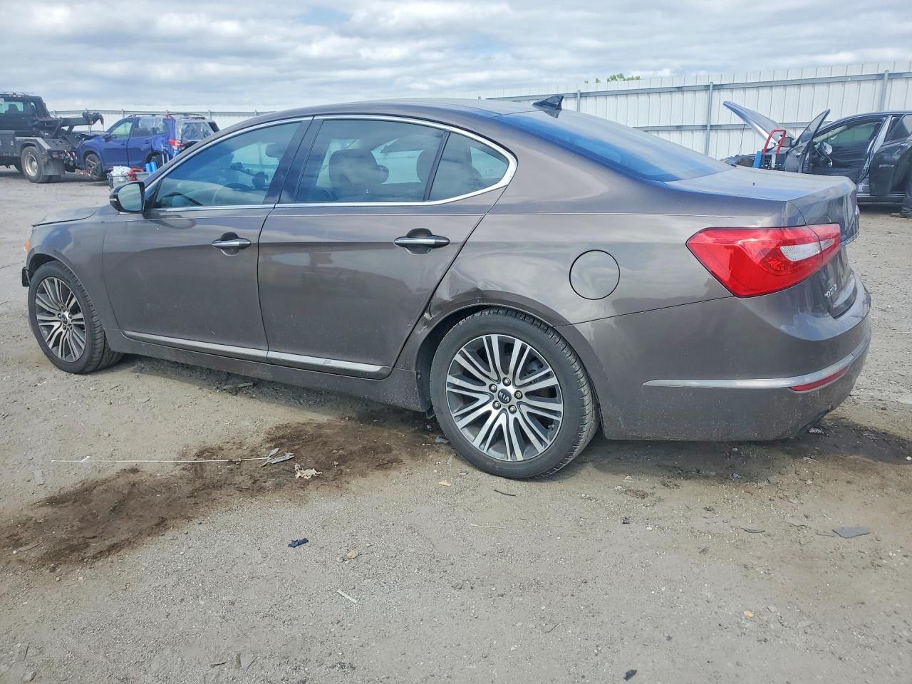 2015 Kia Cadenza Premium Коричневый vin: KNALN4D75F5168254