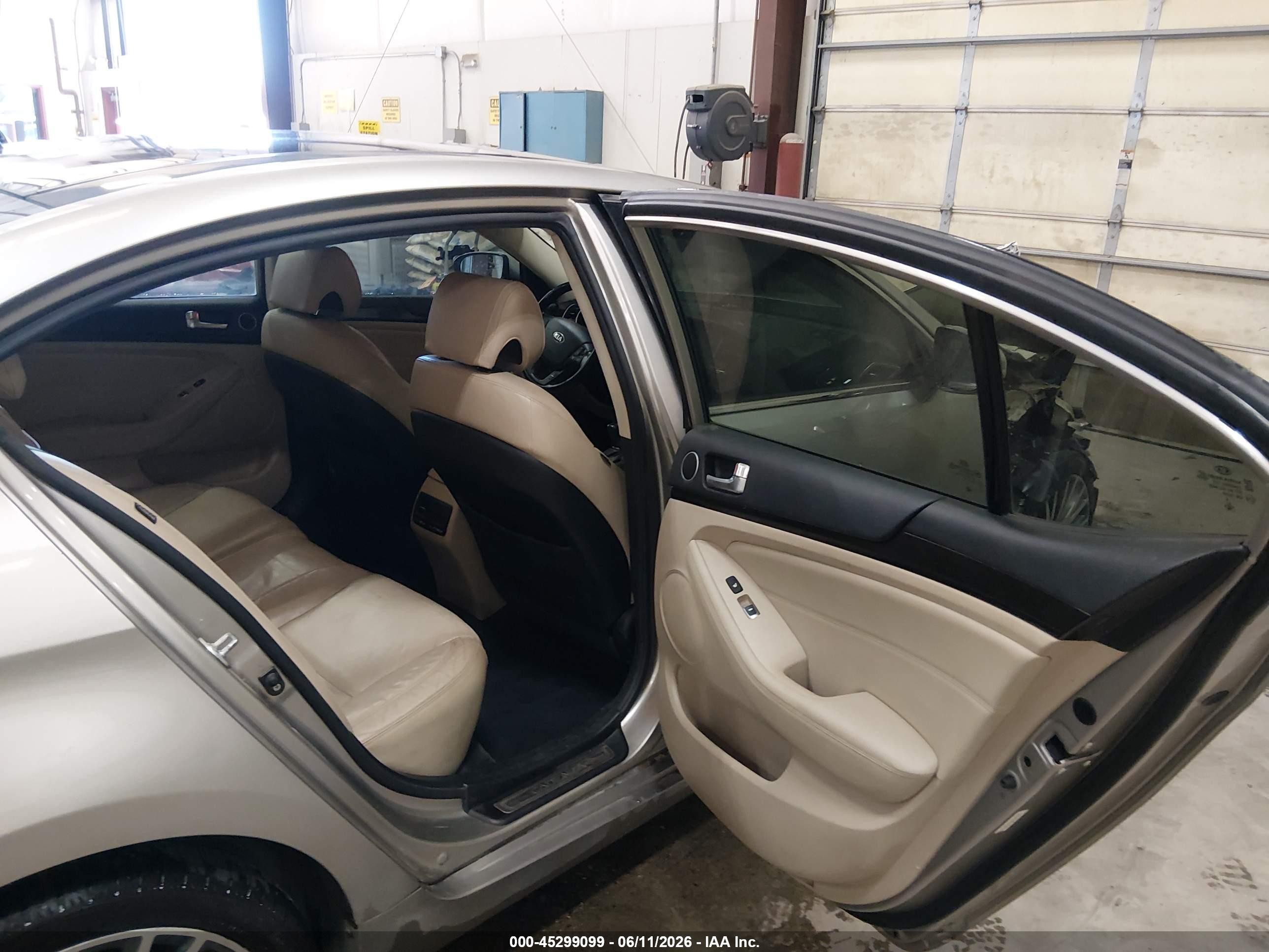 2015 Kia Cadenza Premium Silver vin: KNALN4D75F5171221
