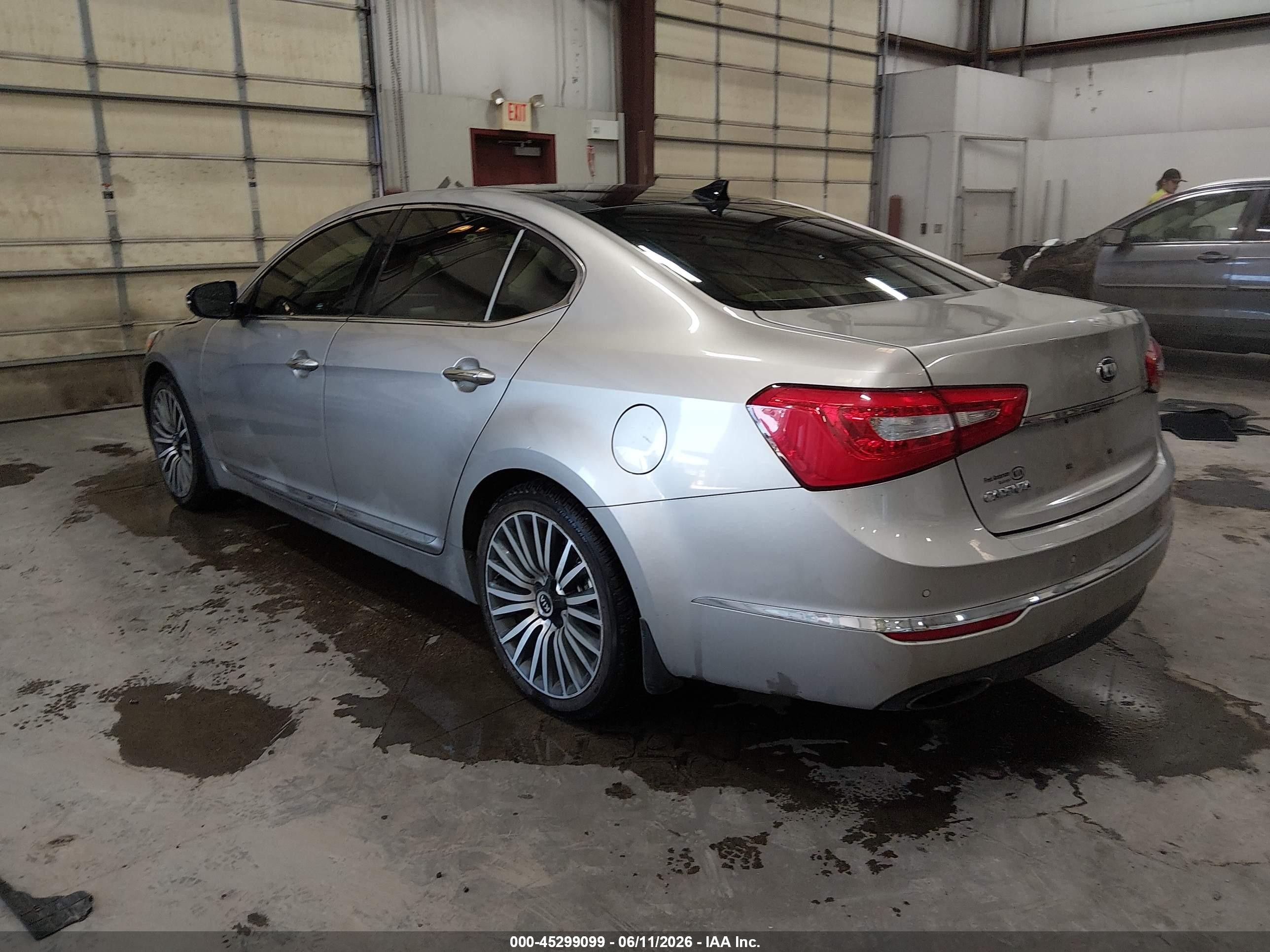 2015 Kia Cadenza Premium Silver vin: KNALN4D75F5171221