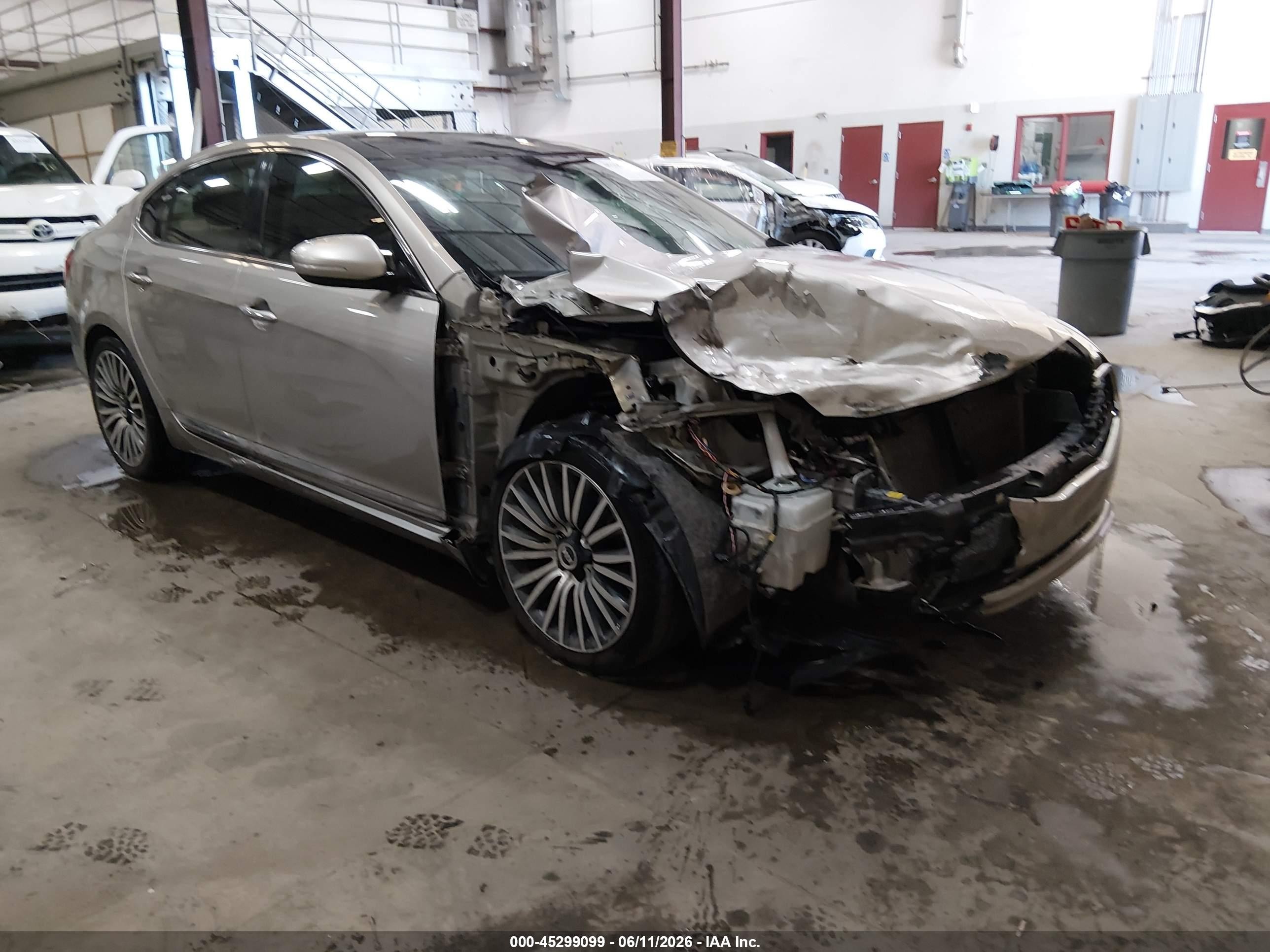 2015 Kia Cadenza Premium Silver vin: KNALN4D75F5171221