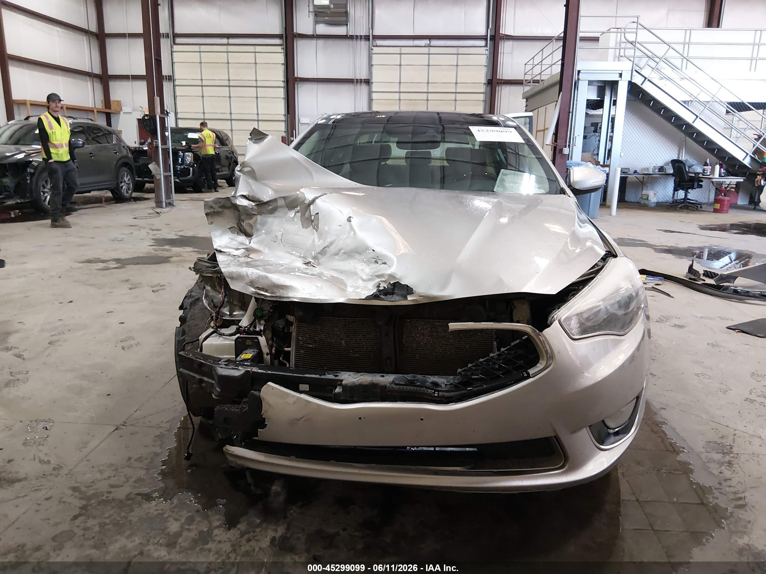 2015 Kia Cadenza Premium Silver vin: KNALN4D75F5171221