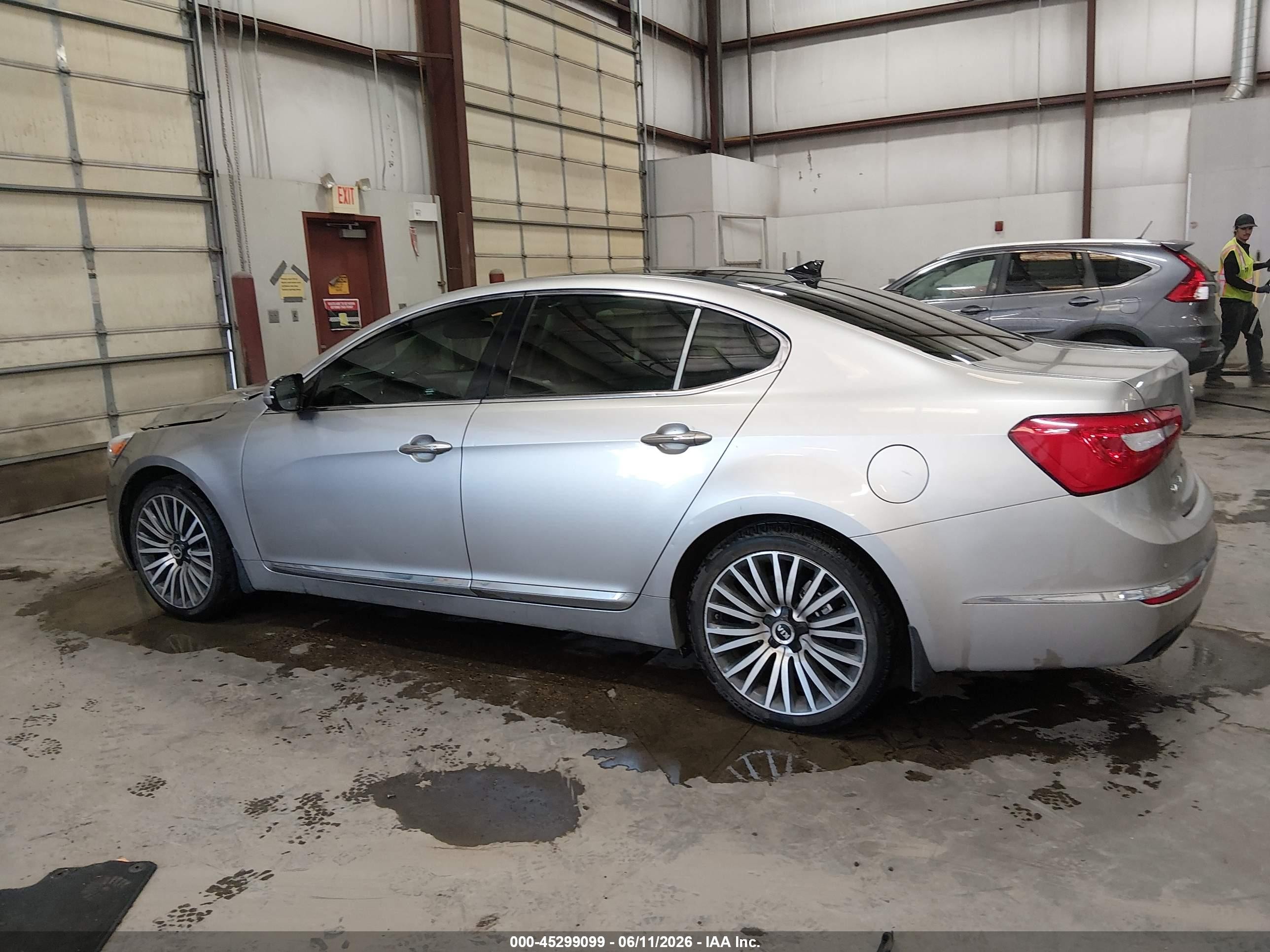 2015 Kia Cadenza Premium Silver vin: KNALN4D75F5171221