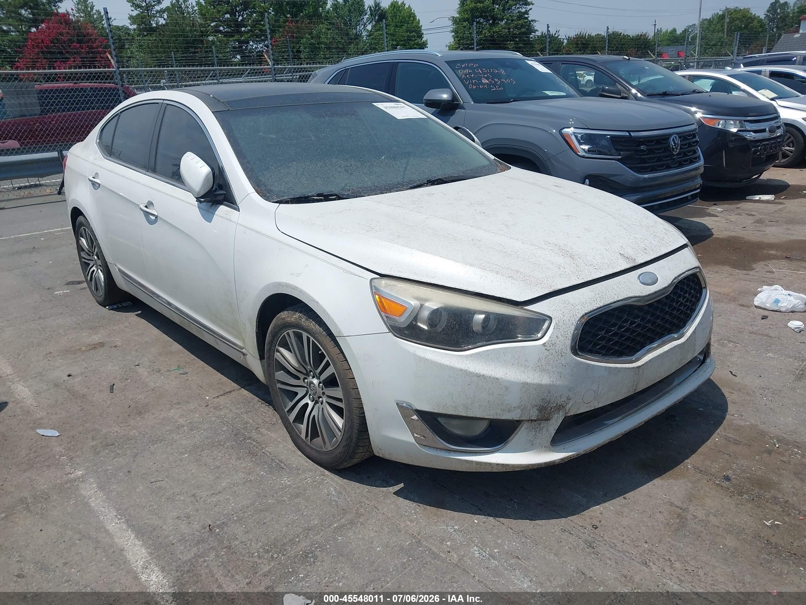 2014 Kia Cadenza Premium White vin: KNALN4D76E5121586