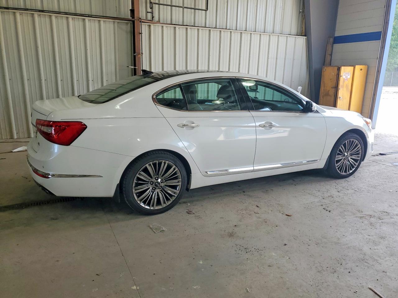2014 Kia Cadenza Limited White vin: KNALN4D76E5144821