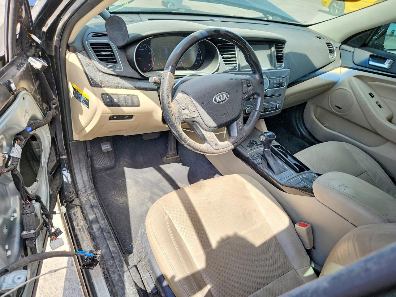 2014 Kia Cadenza Premium Black vin: KNALN4D76E5149047