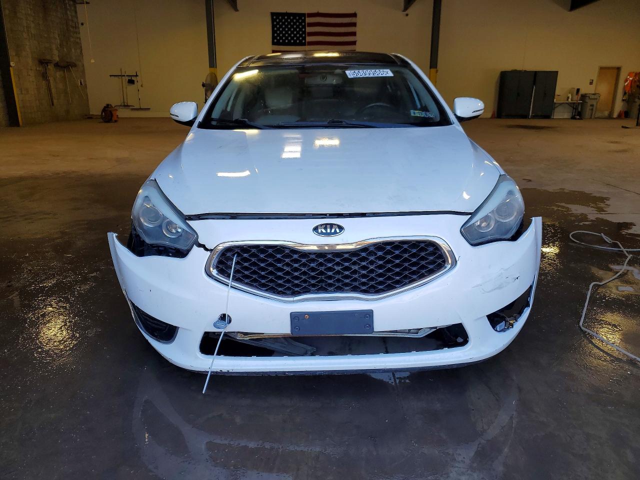2014 Kia Cadenza Limited White vin: KNALN4D76E5149176